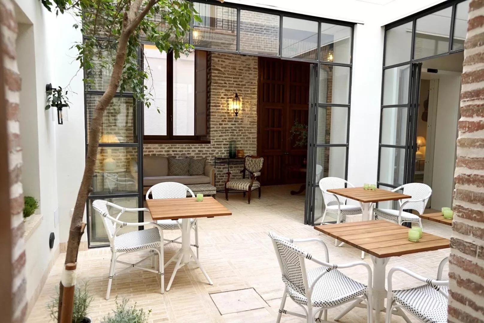 Patio in Hotel Amadeus Sevilla