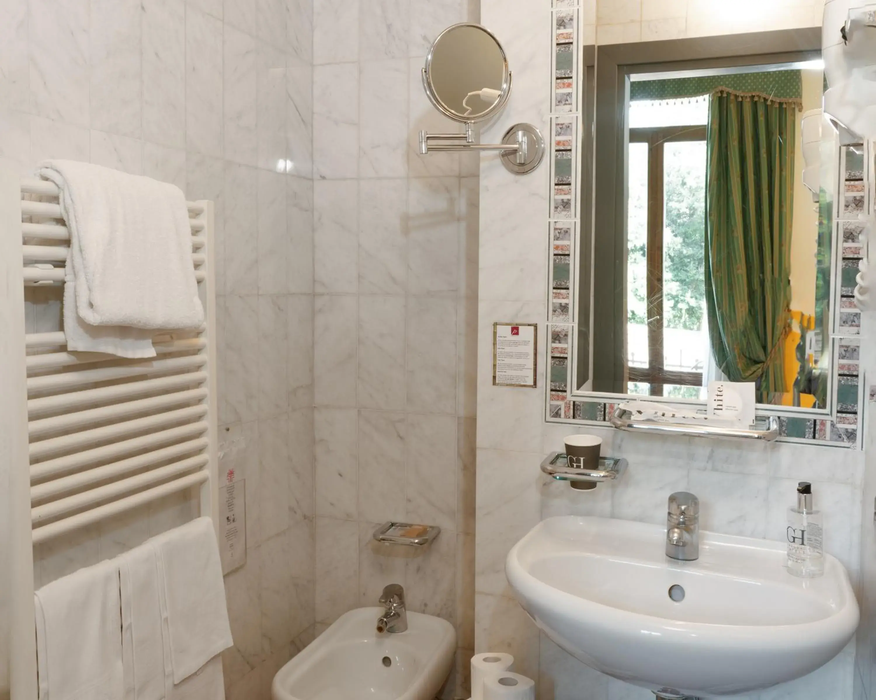 Shower, Bathroom in Hotel Panama