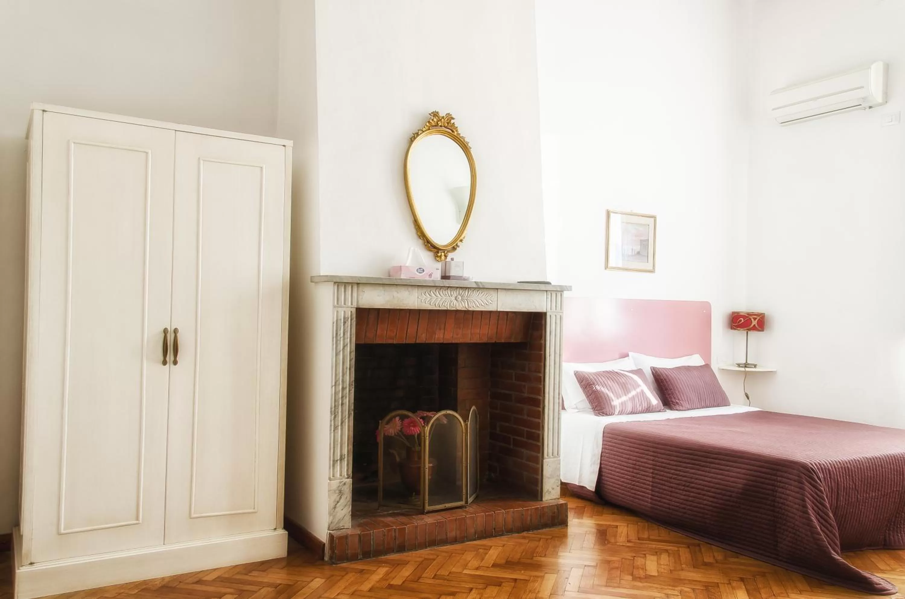 flat iron, Bed in Villa Gini