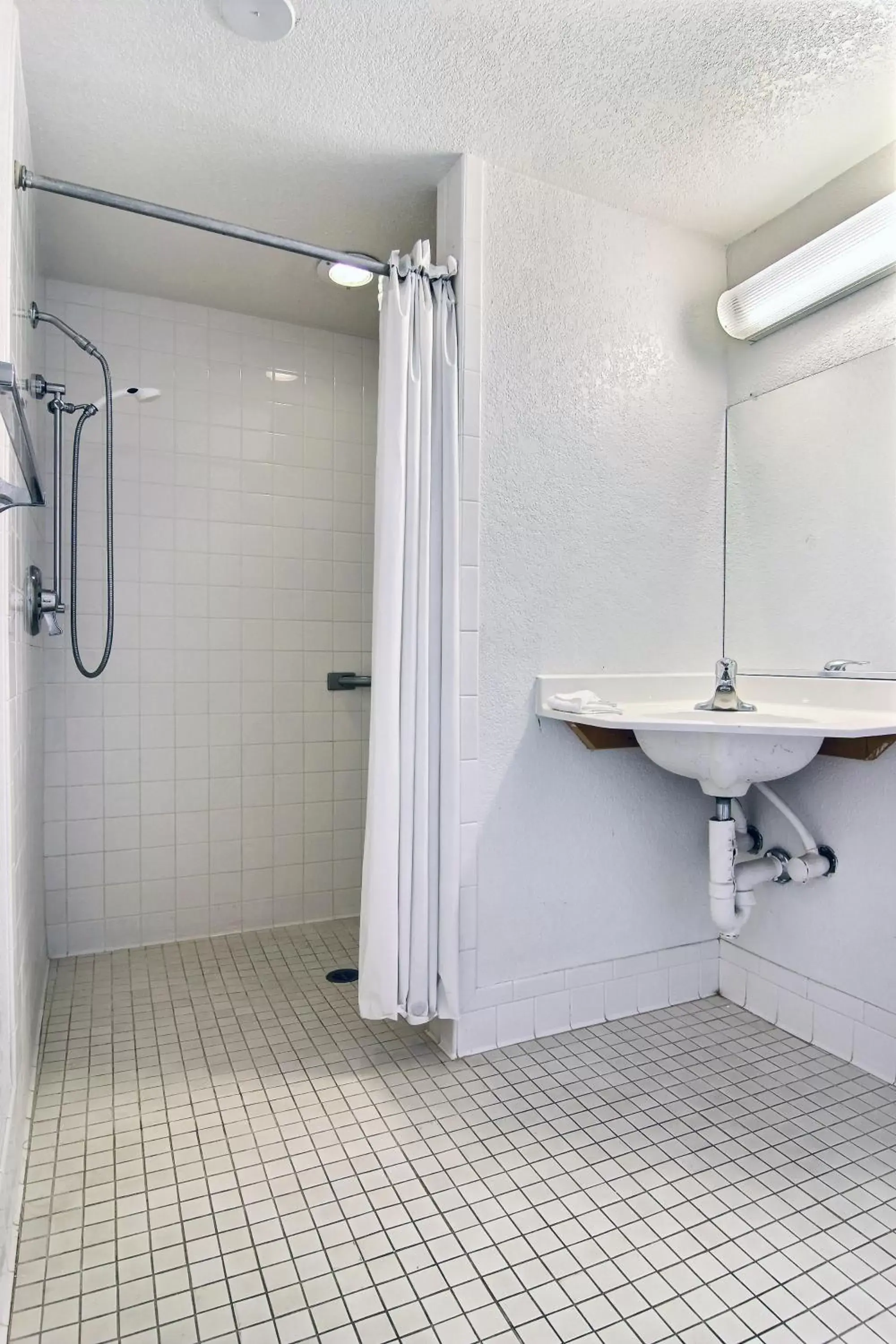 Bathroom in Motel 6-Santa Rosa, NM