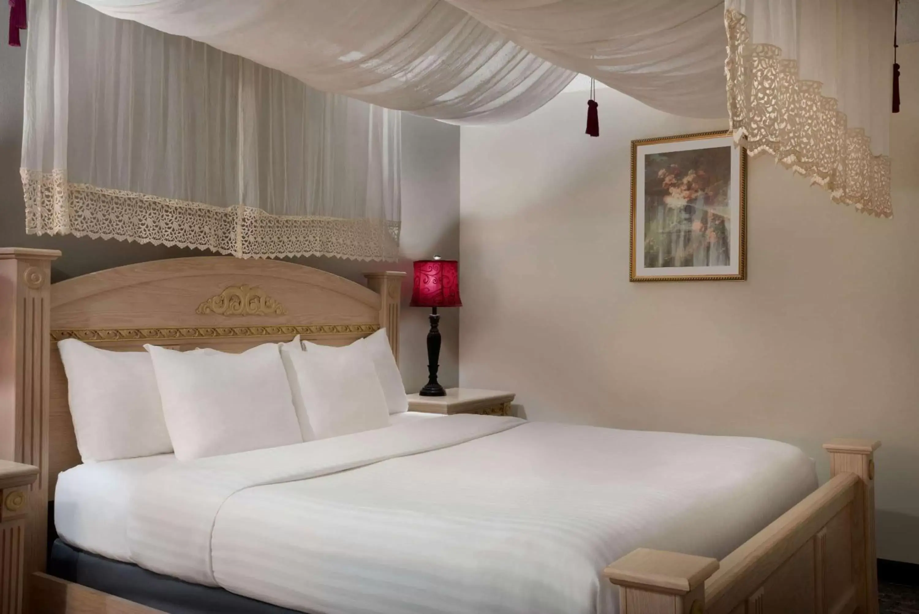 Photo of the whole room, Bed in Baymont by Wyndham Des Moines North Photo of the whole room, Bed in Baymont by Wyndham Des Moines North