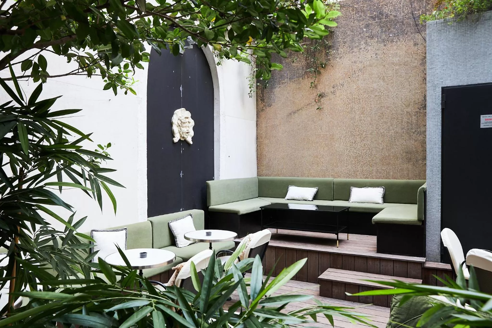 Patio in Le Rayz Vendome