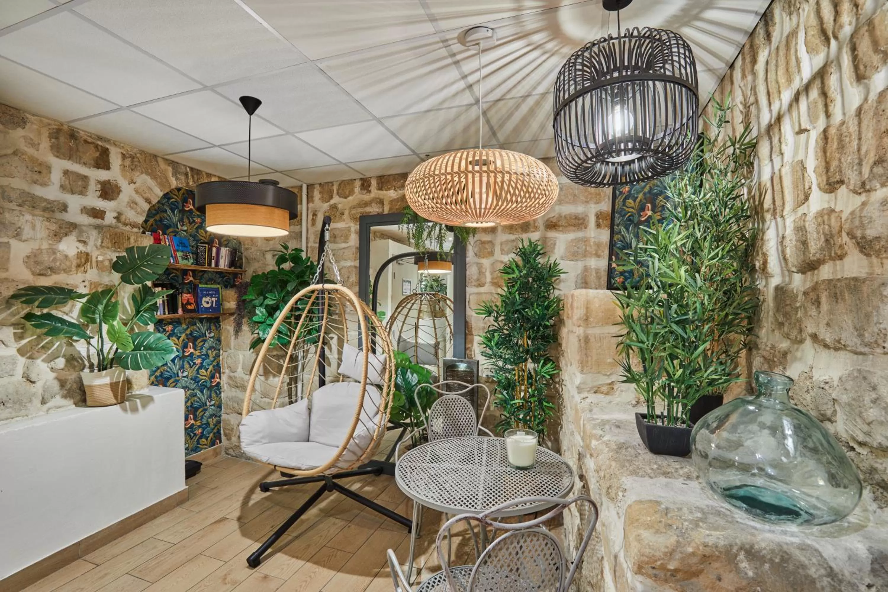 Seating area in Hotel Berne Opera