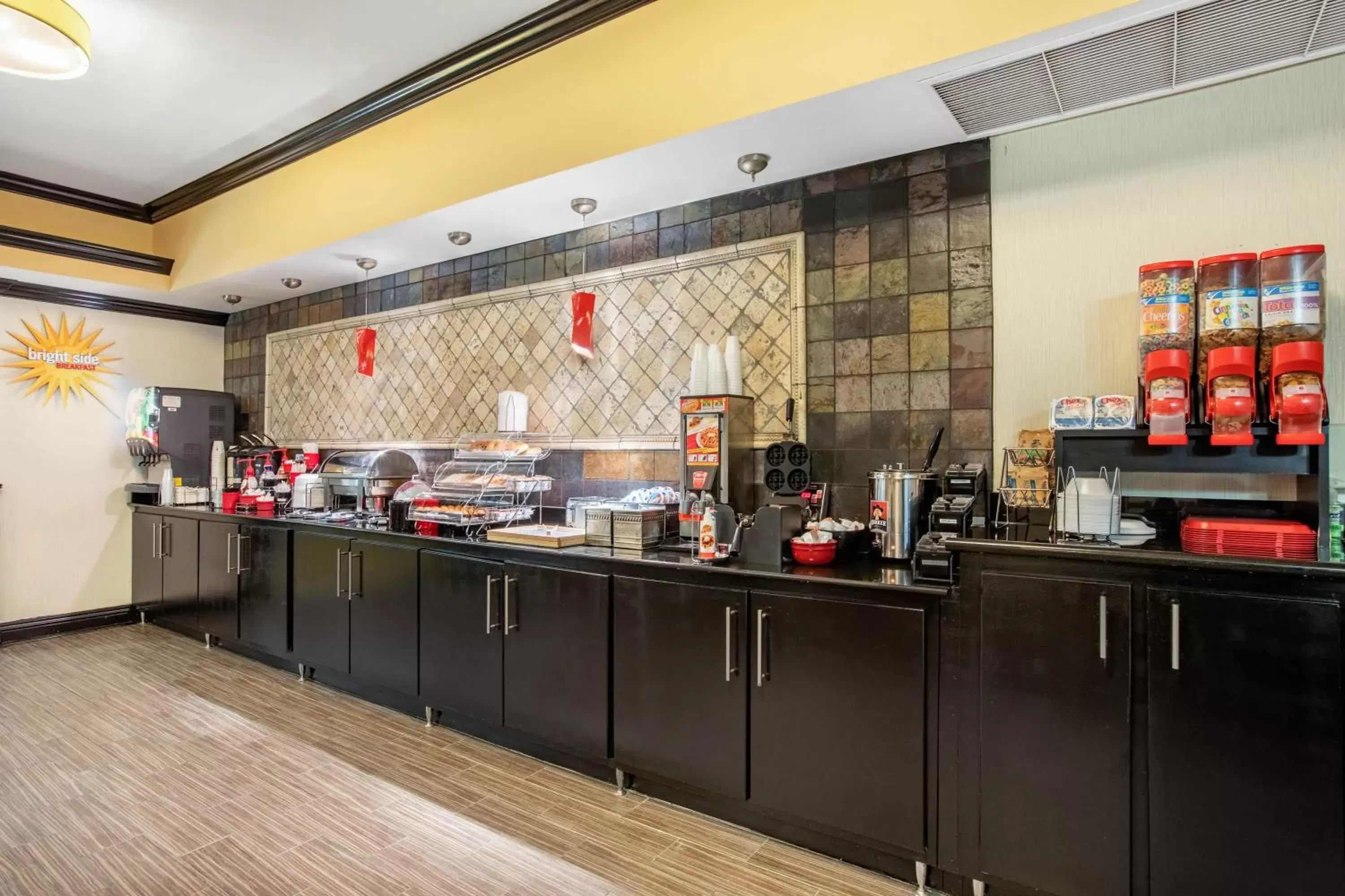 Buffet breakfast, Restaurant/Places to Eat in La Quinta by Wyndham Conway