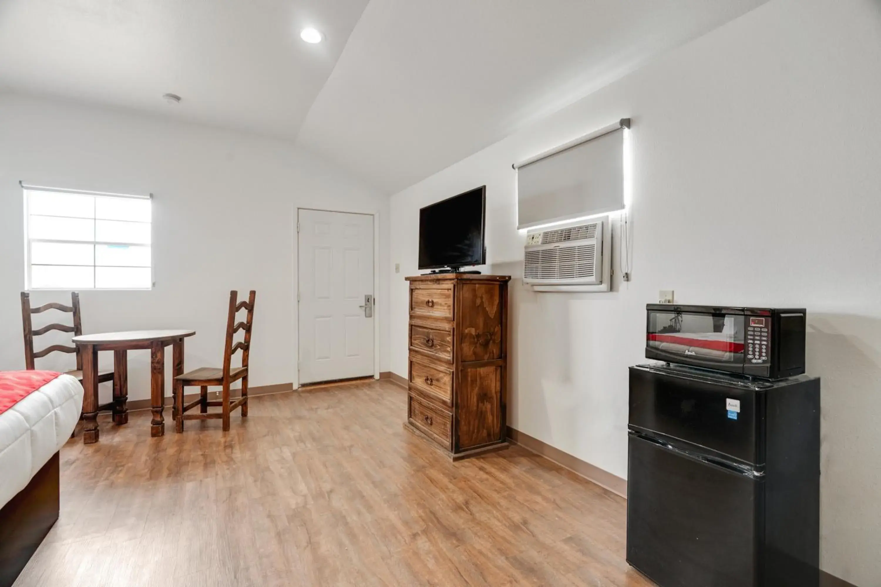 TV and multimedia in The Resource Inn -Big Lake TX TV and multimedia in The Resource Inn -Big Lake TX