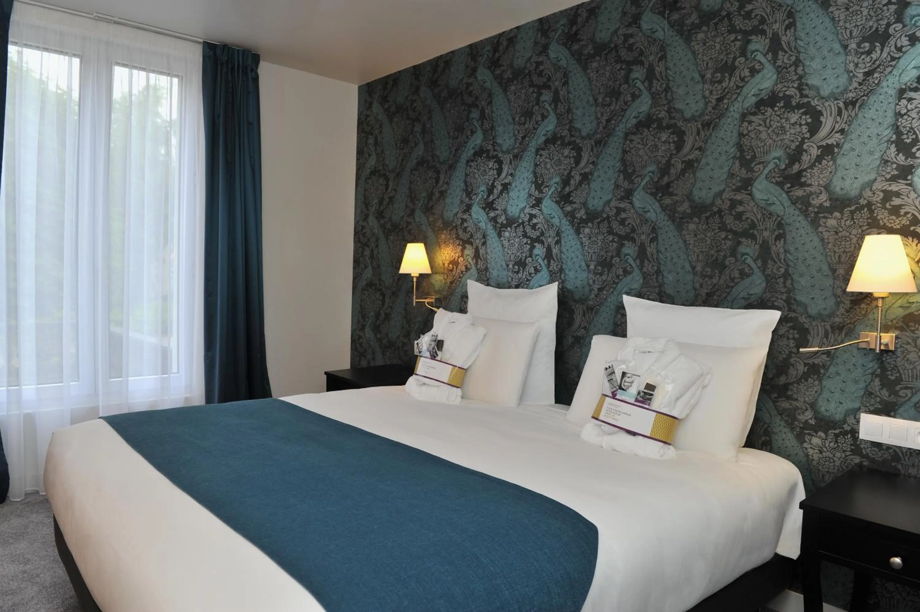 Bedroom, Bed in Mercure Paris Saint Cloud Hippodrome