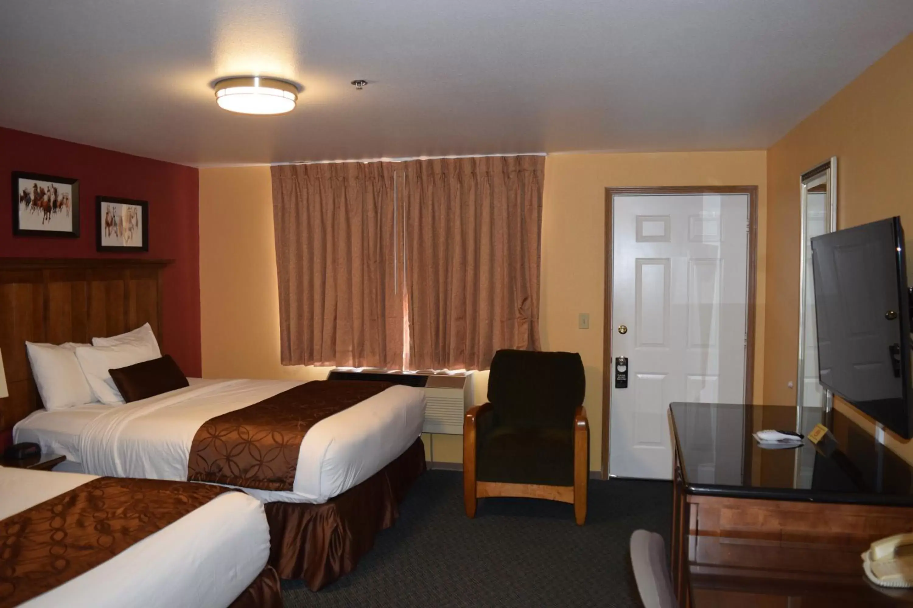 Bedroom, Bed in Royal Victorian Motel