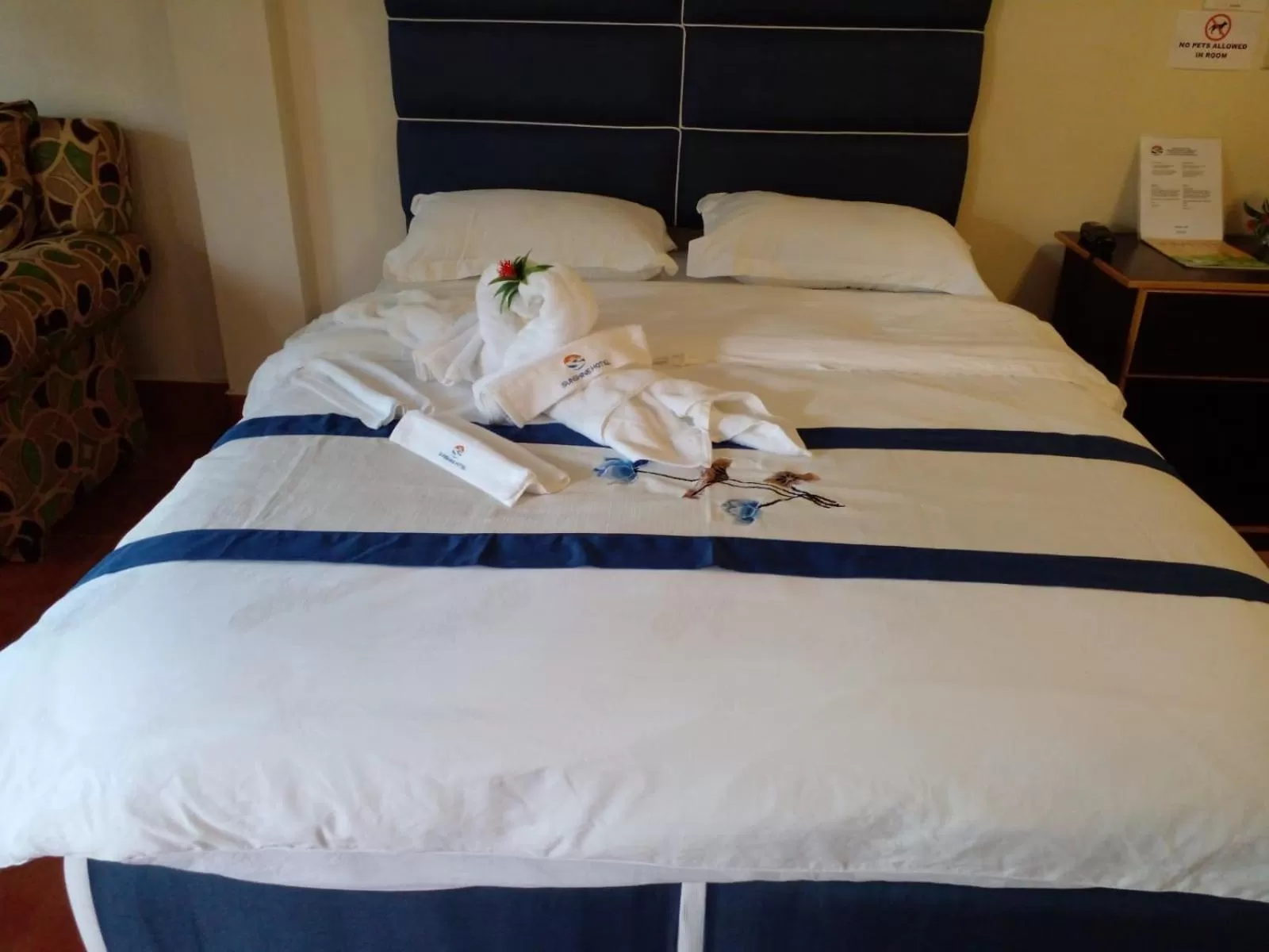 Bed in Sunshine View Hotel and Restaurant