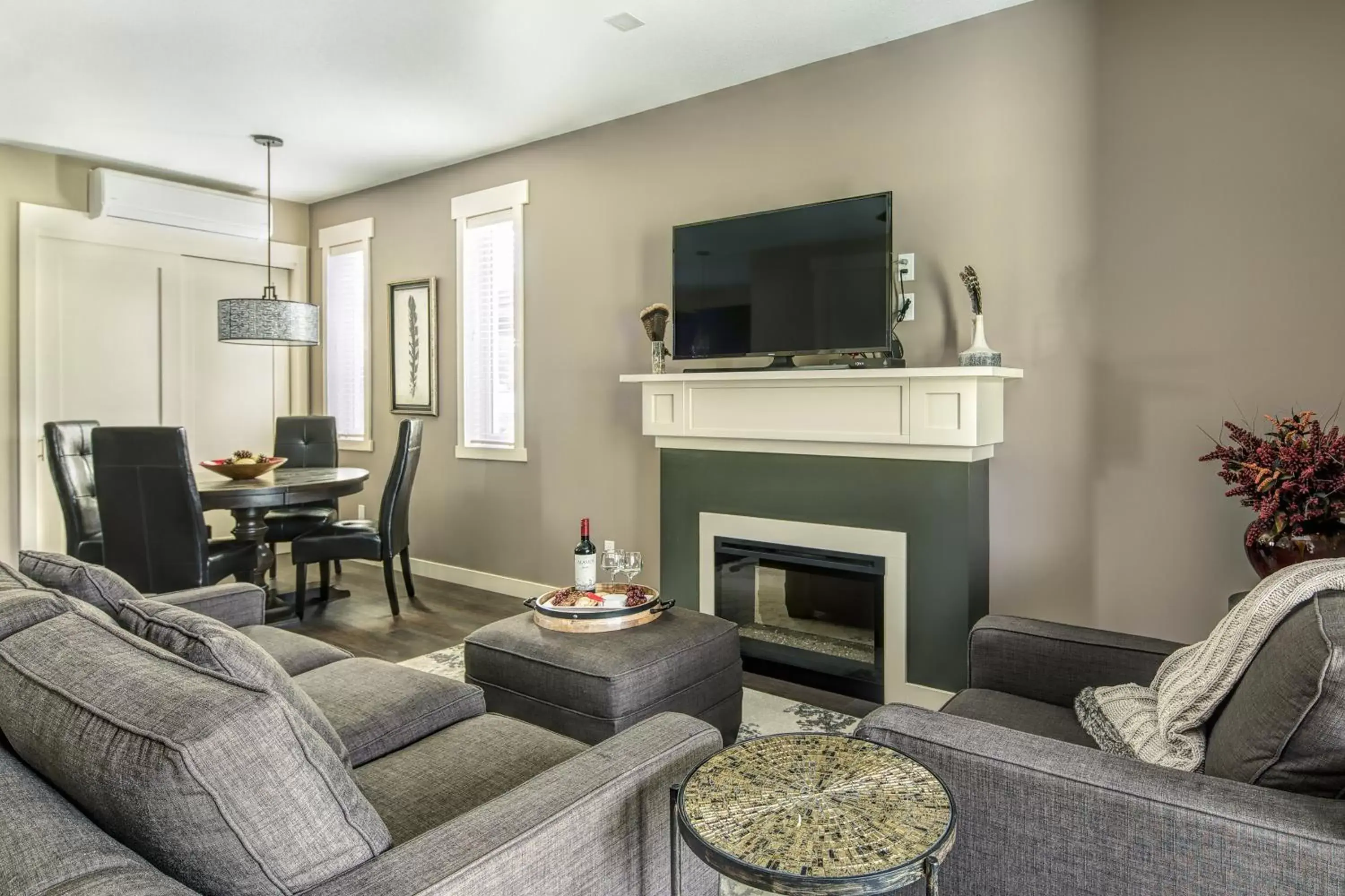 Living room, Seating Area in Bighorn Meadows Resort