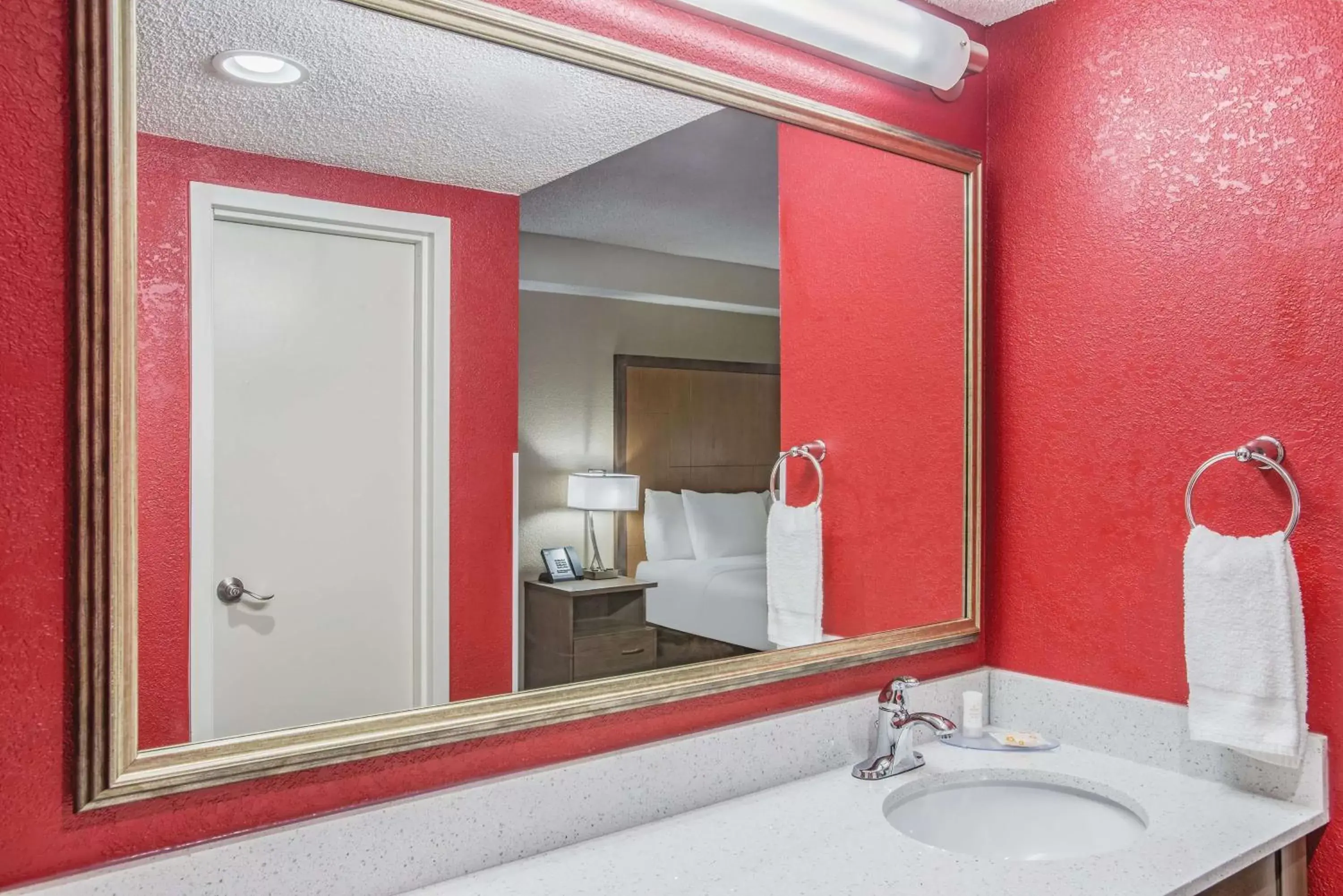 Photo of the whole room, Bathroom in La Quinta Inn & Suites by Wyndham DC Metro Capital Beltway