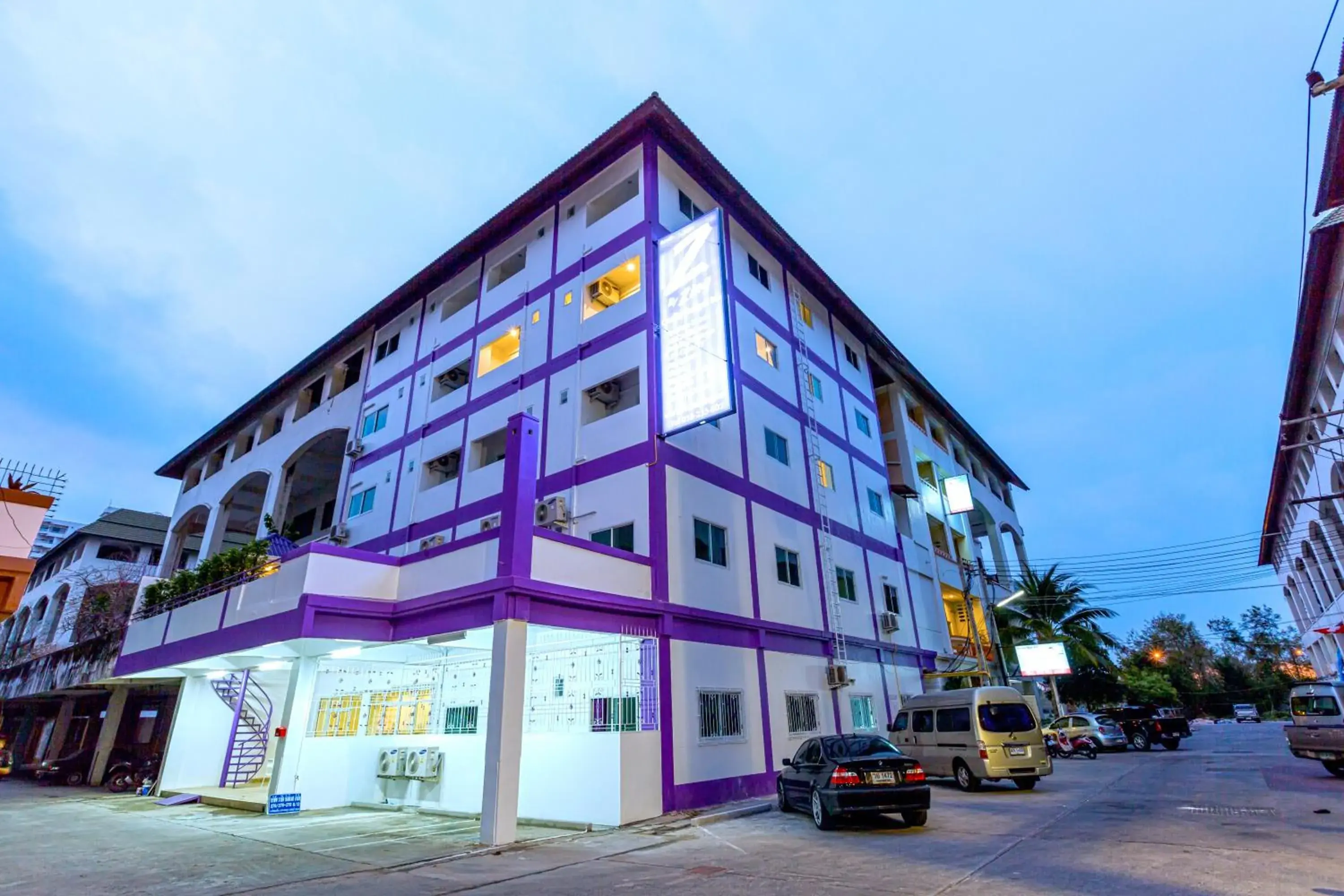 Facade/entrance in Z by Zing Facade/entrance in Z by Zing