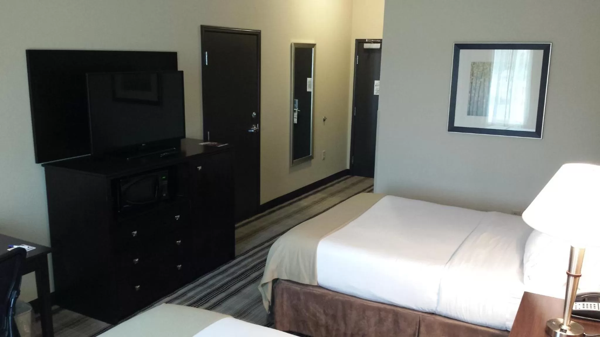 Photo of the whole room, Bed in Holiday Inn Express & Suites Nevada by IHG