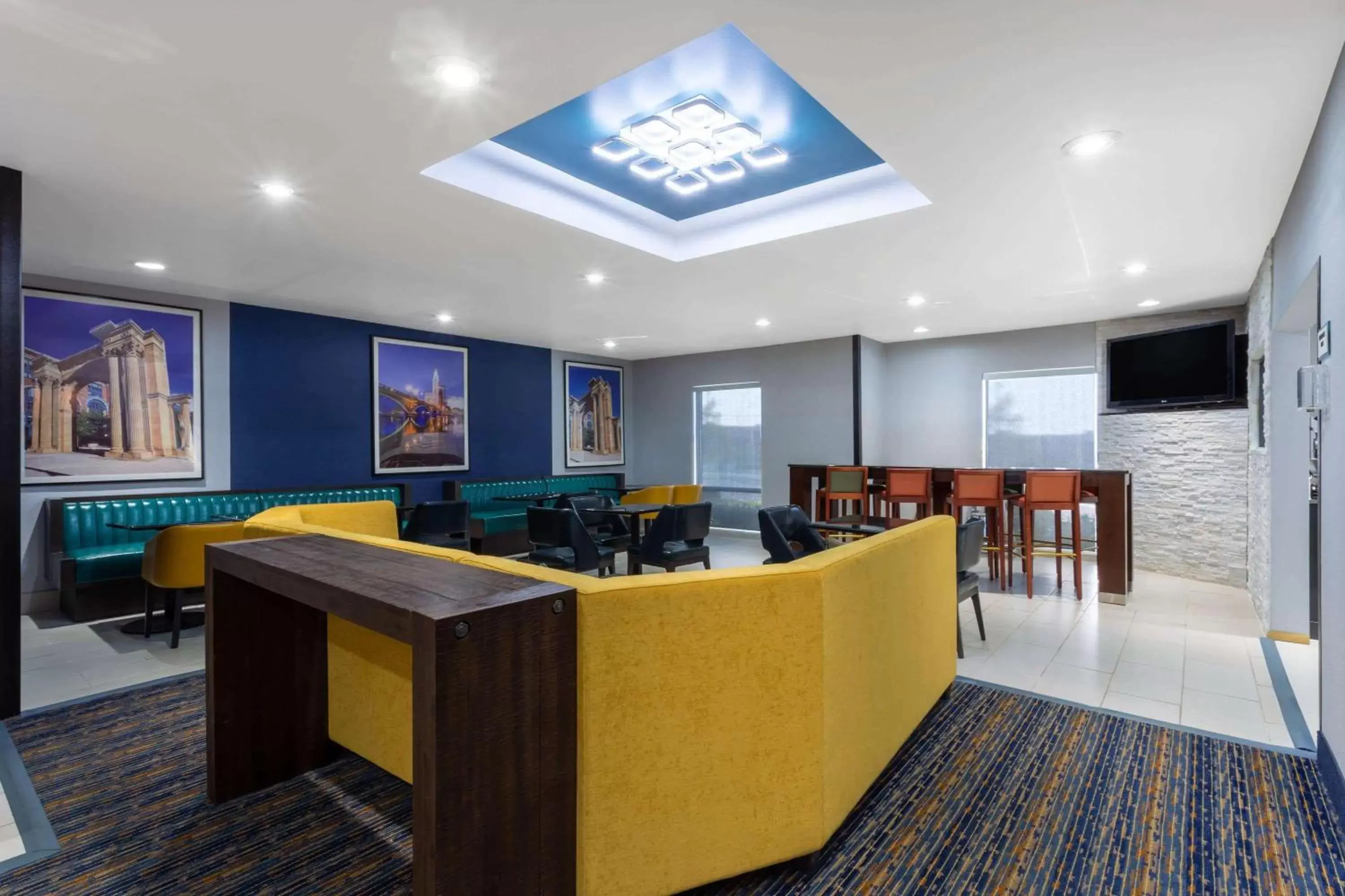 Seating area, Lobby/Reception in La Quinta by Wyndham Columbus West - Hilliard