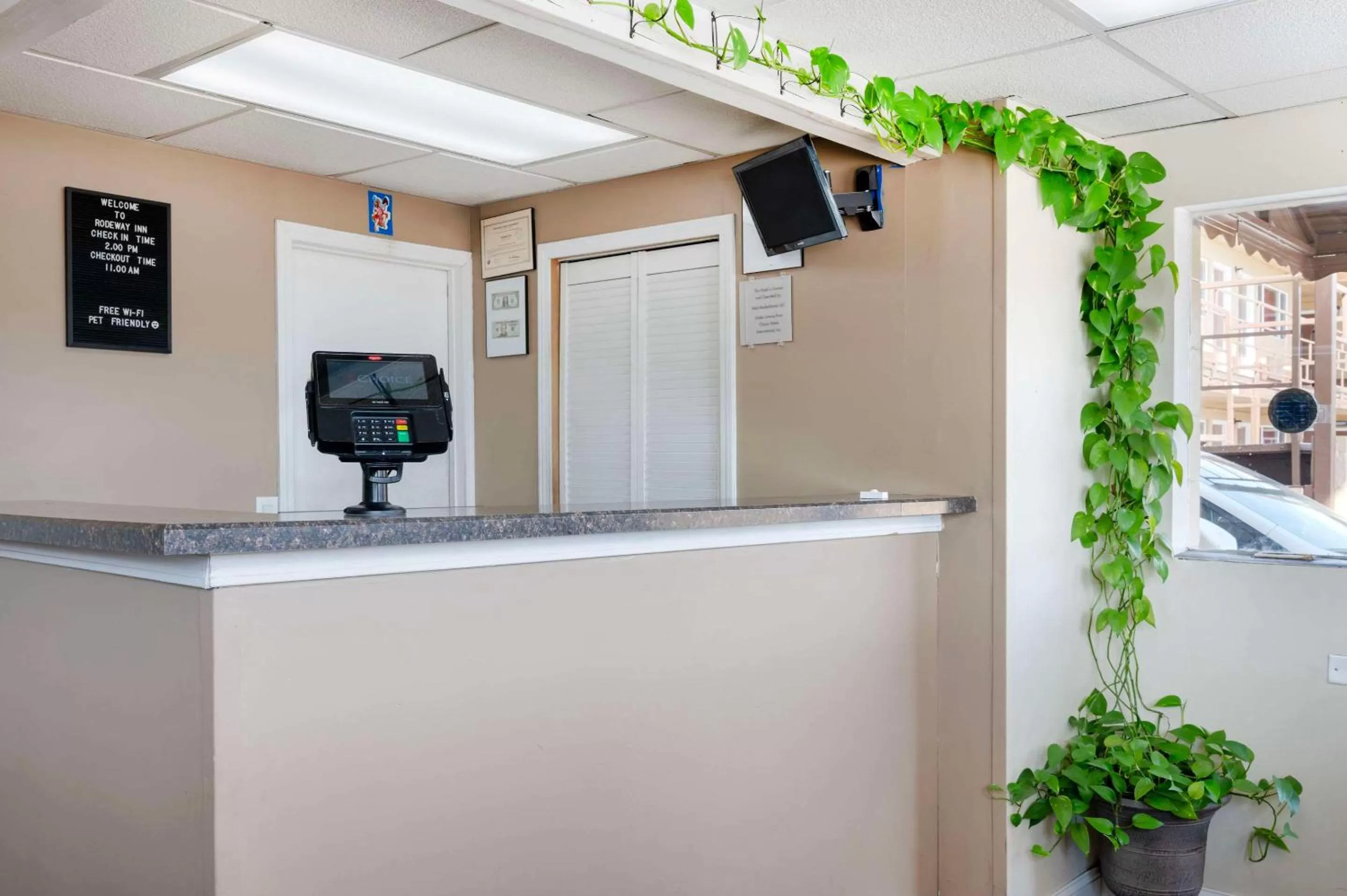 Lobby or reception in Rodeway Inn Terre Haute near University