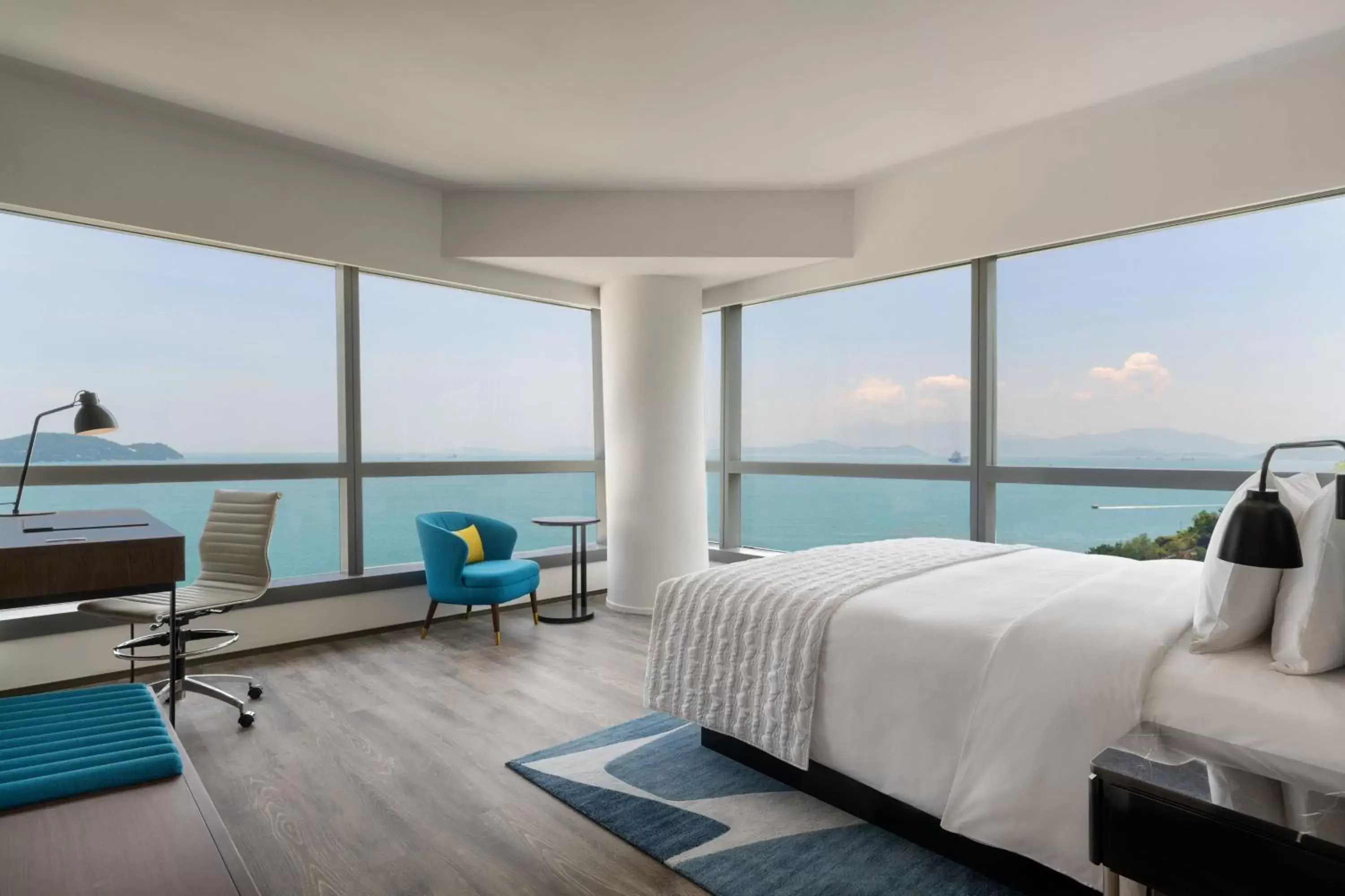 Photo of the whole room, Sea View in Le Méridien Hong Kong, Cyberport