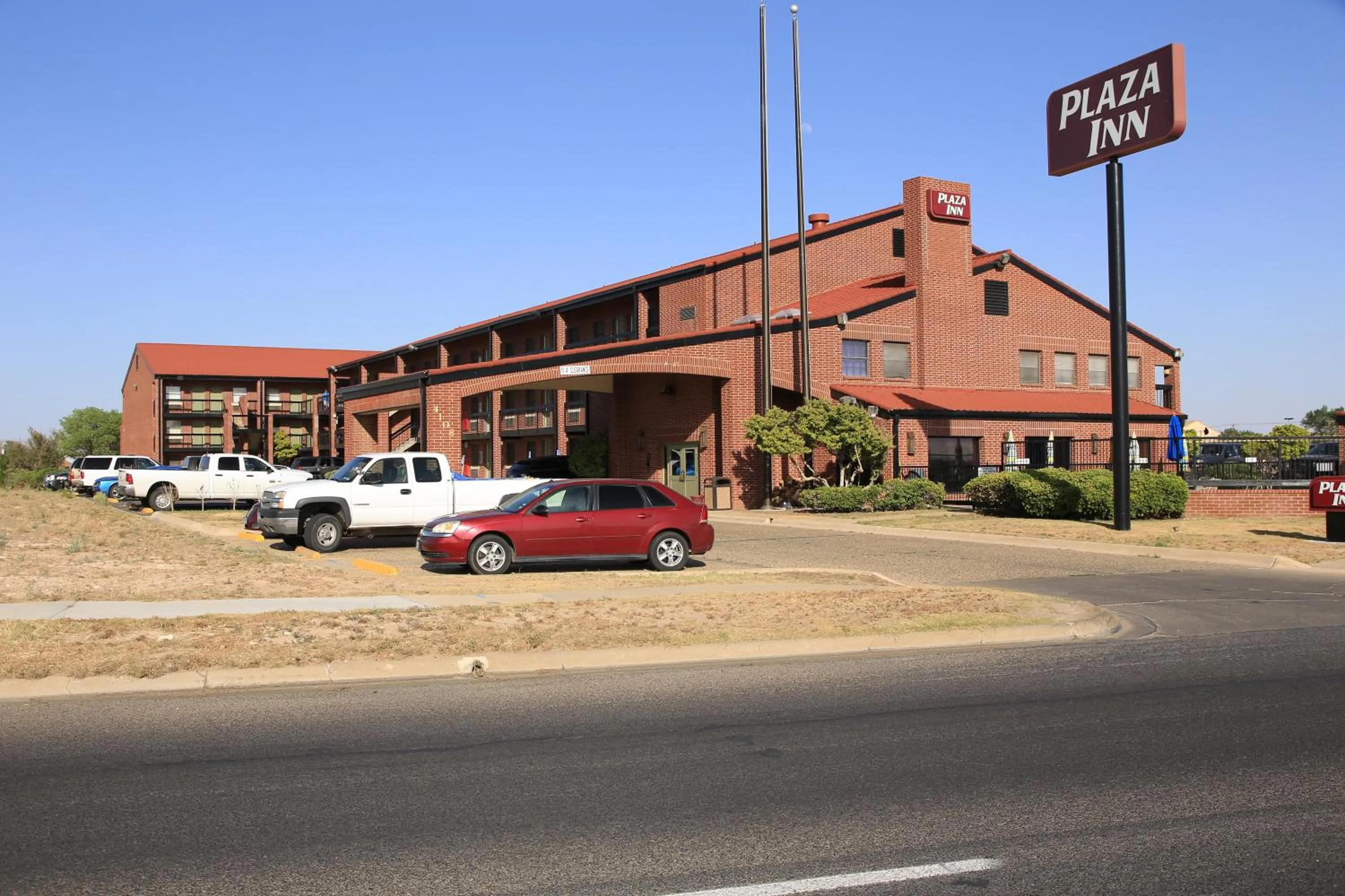 Facade/entrance in Plaza Inn Midland