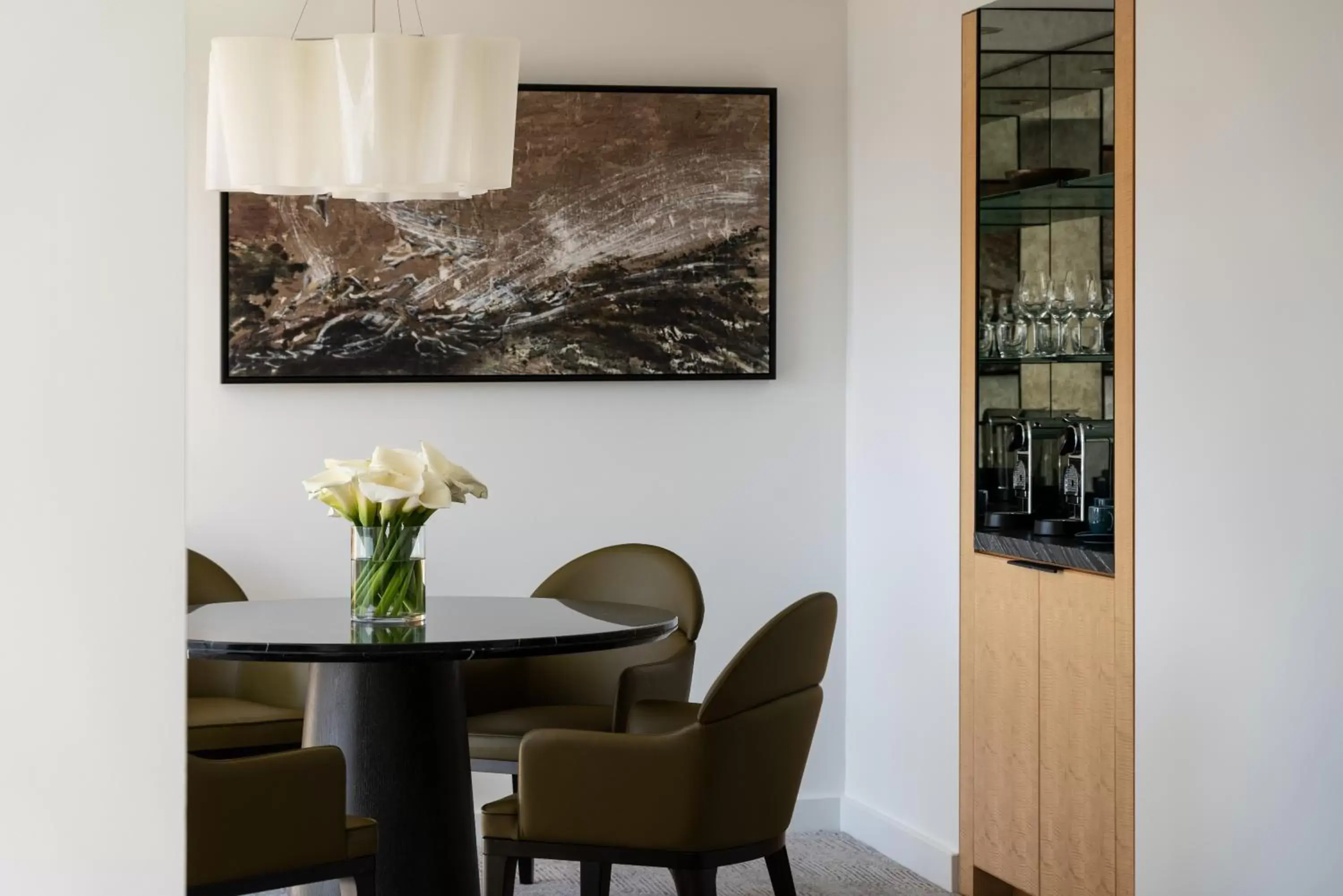 Dining area in Four Seasons Hotel Seattle