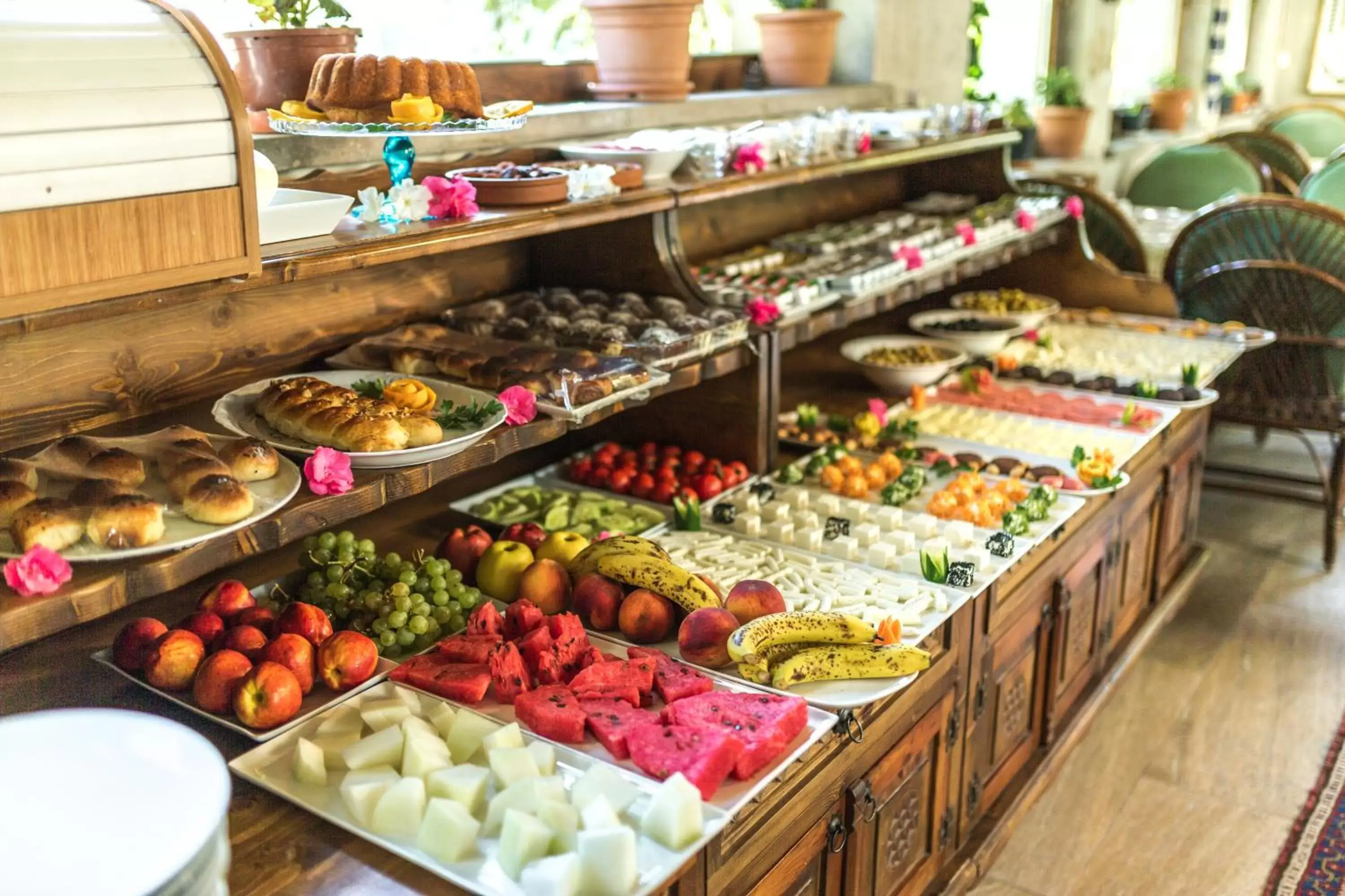 Breakfast in Hidden Cave Hotel