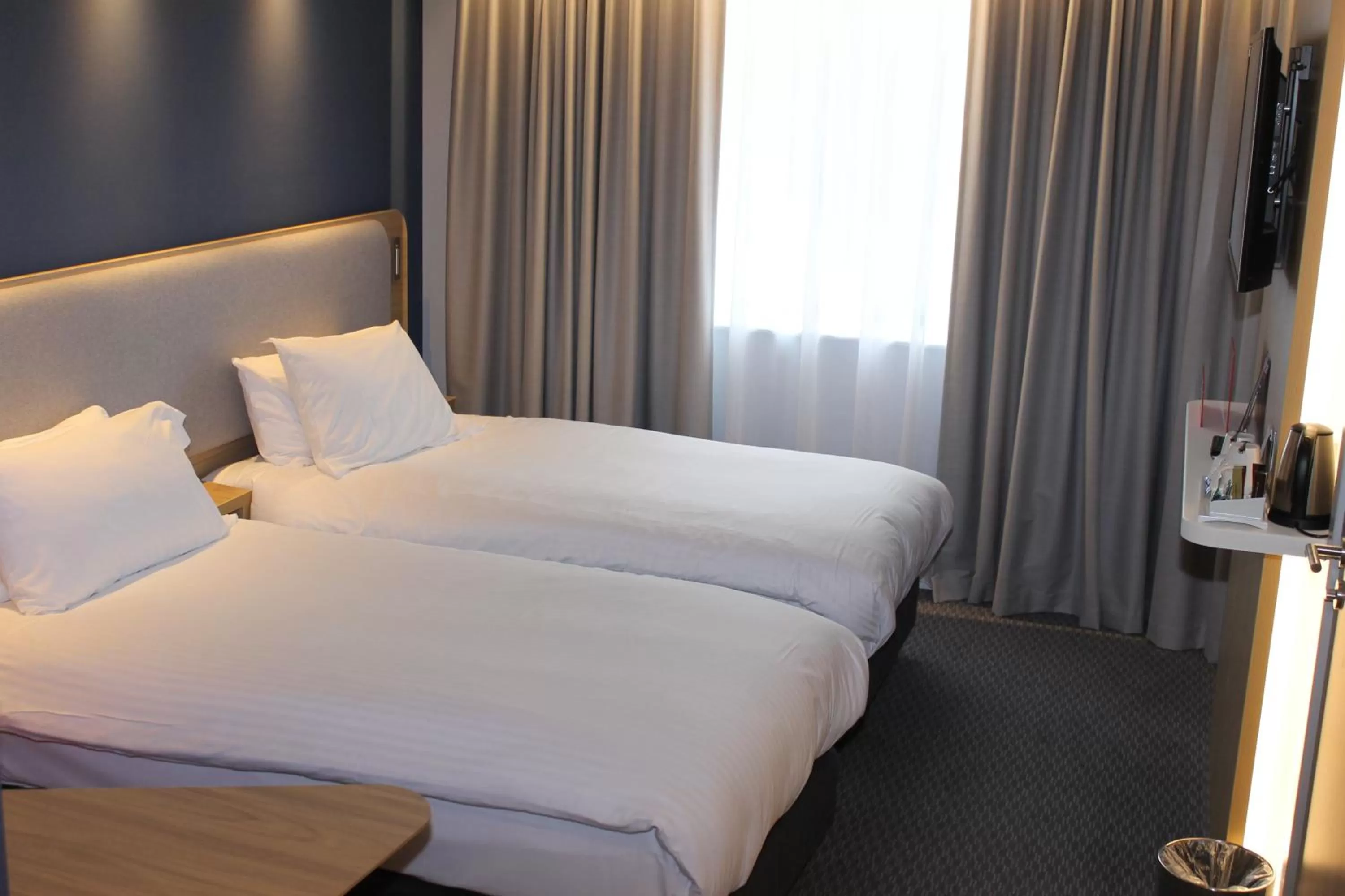 Photo of the whole room, Bed in Holiday Inn Express - Bodmin - Victoria Junction by IHG