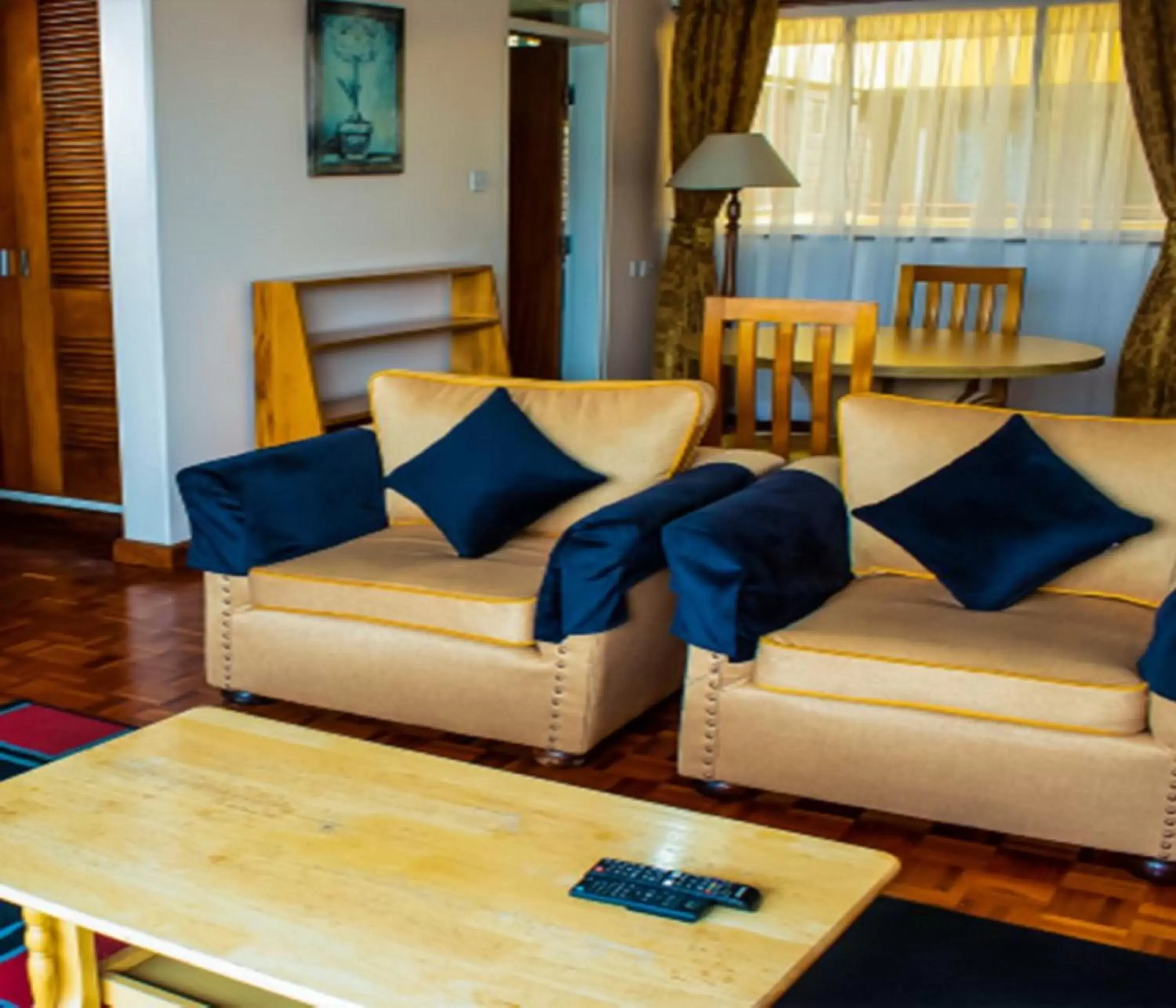 Living room, Seating Area in Chester Hotel and Suites