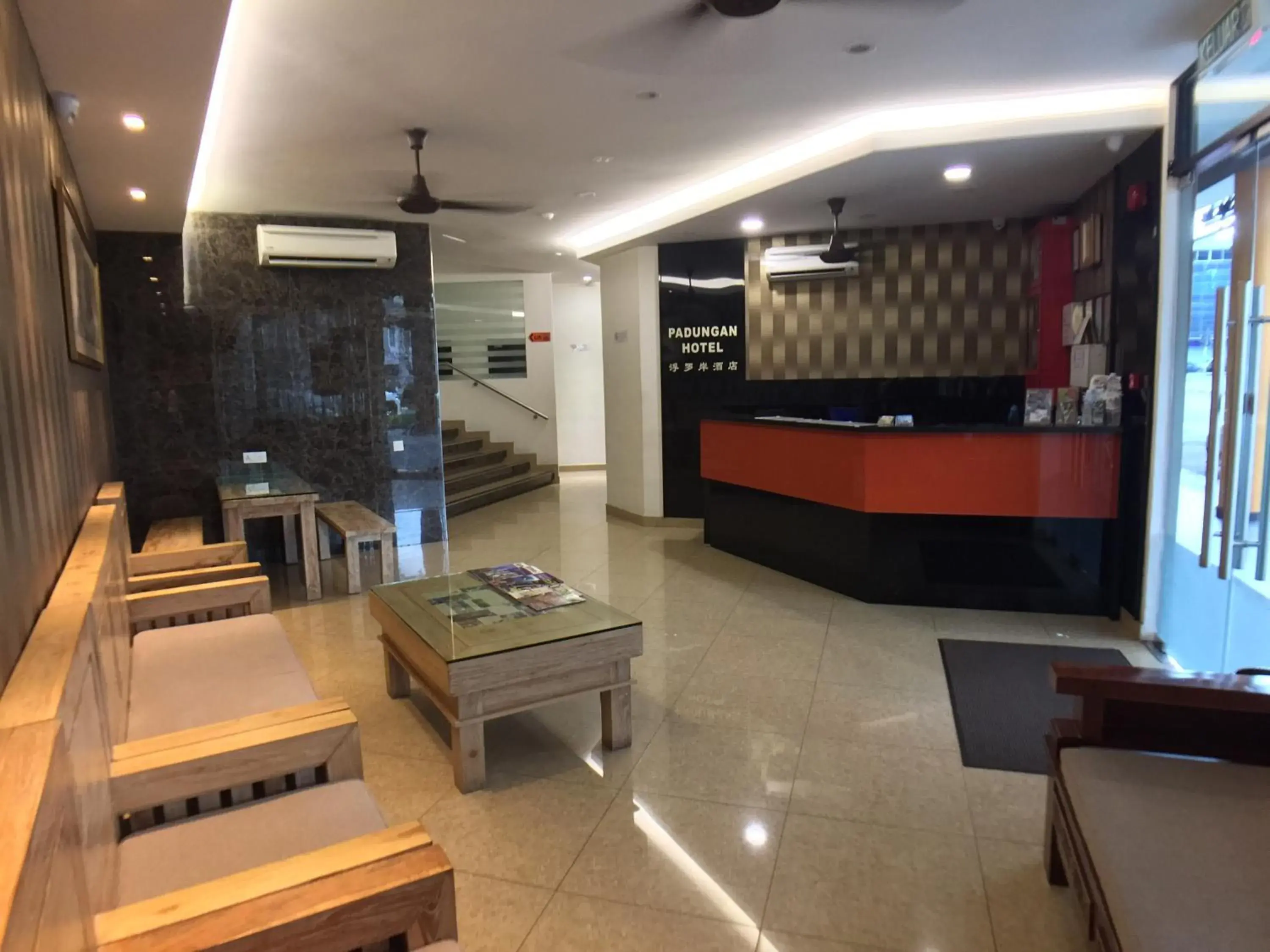 Seating area, Lobby/Reception in Padungan Hotel