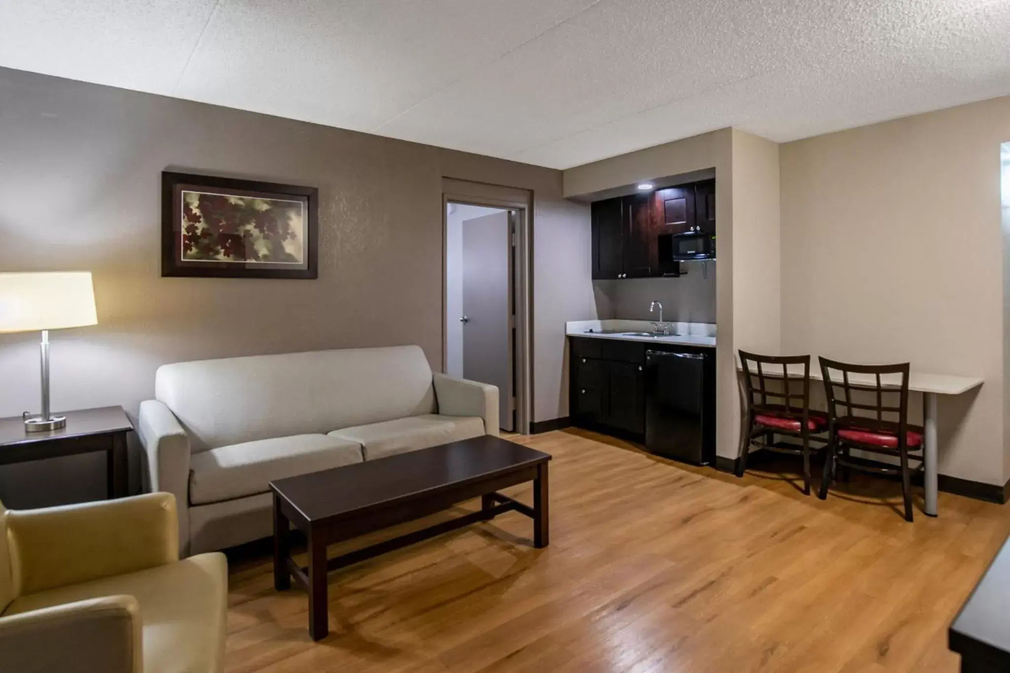  Suite with Two Queen Beds with Kitchenette and Balcony Smoke Free in Red Roof Inn PLUS+ & Suites Knoxville West - Cedar Bluff