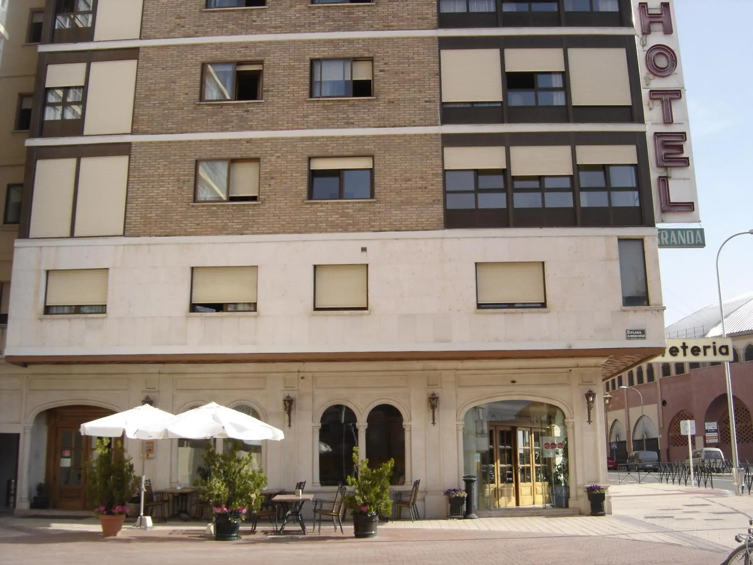 Facade/entrance, Property Building in Hotel Aranda