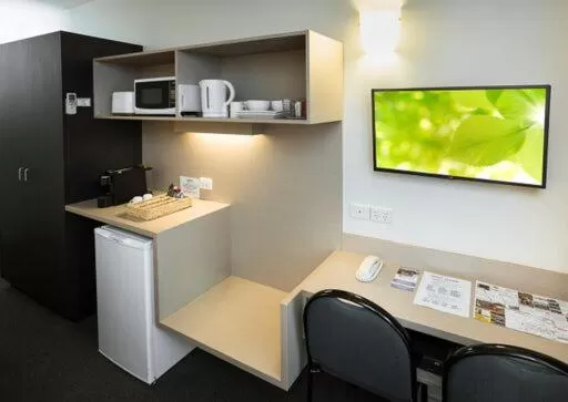 TV and multimedia in Shoreline Hotel