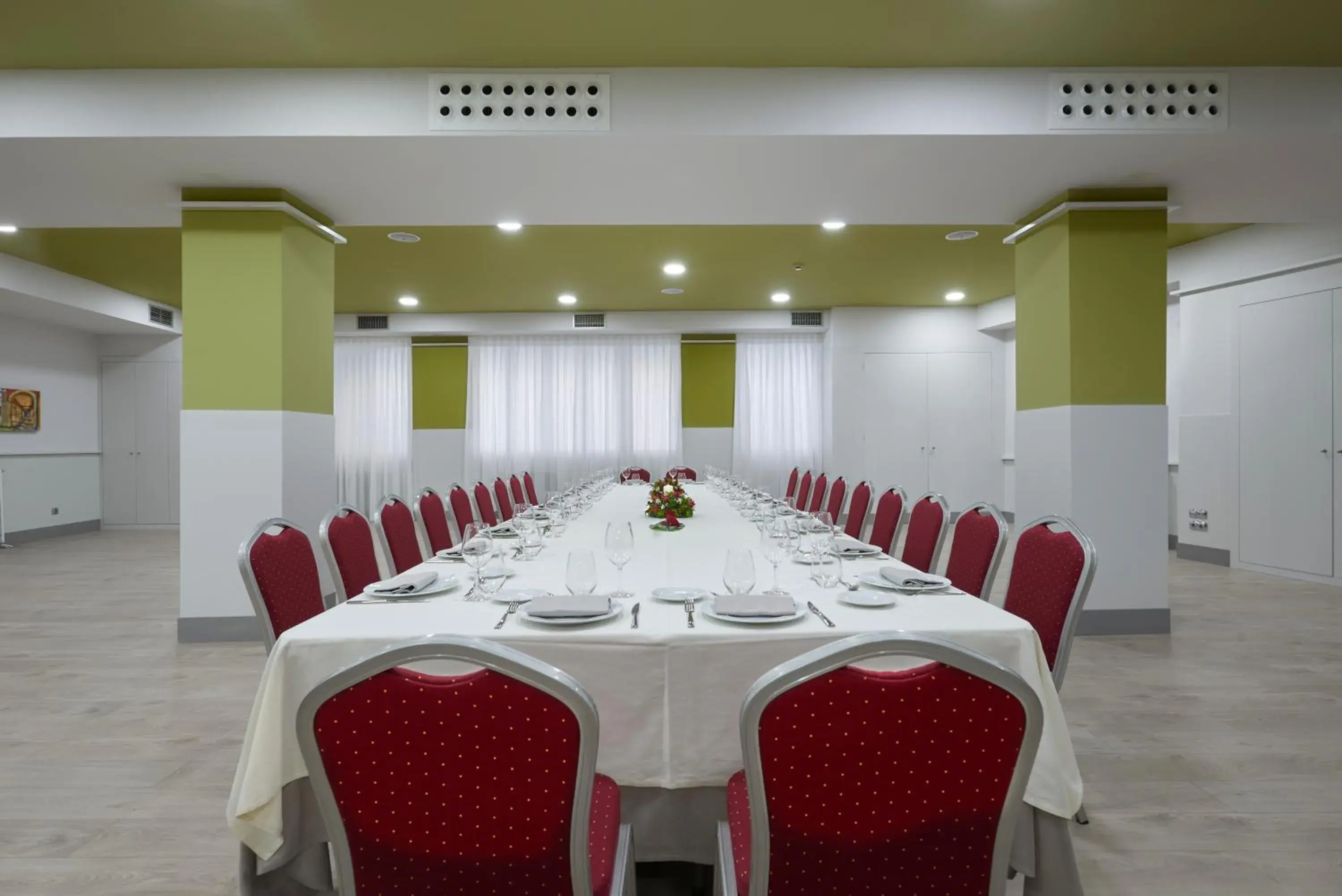 Restaurant/places to eat, Banquet Facilities in Hotel 40 Nudos