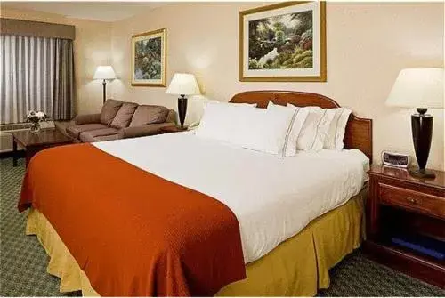 Bed in Holiday Inn Express Keene, an IHG Hotel