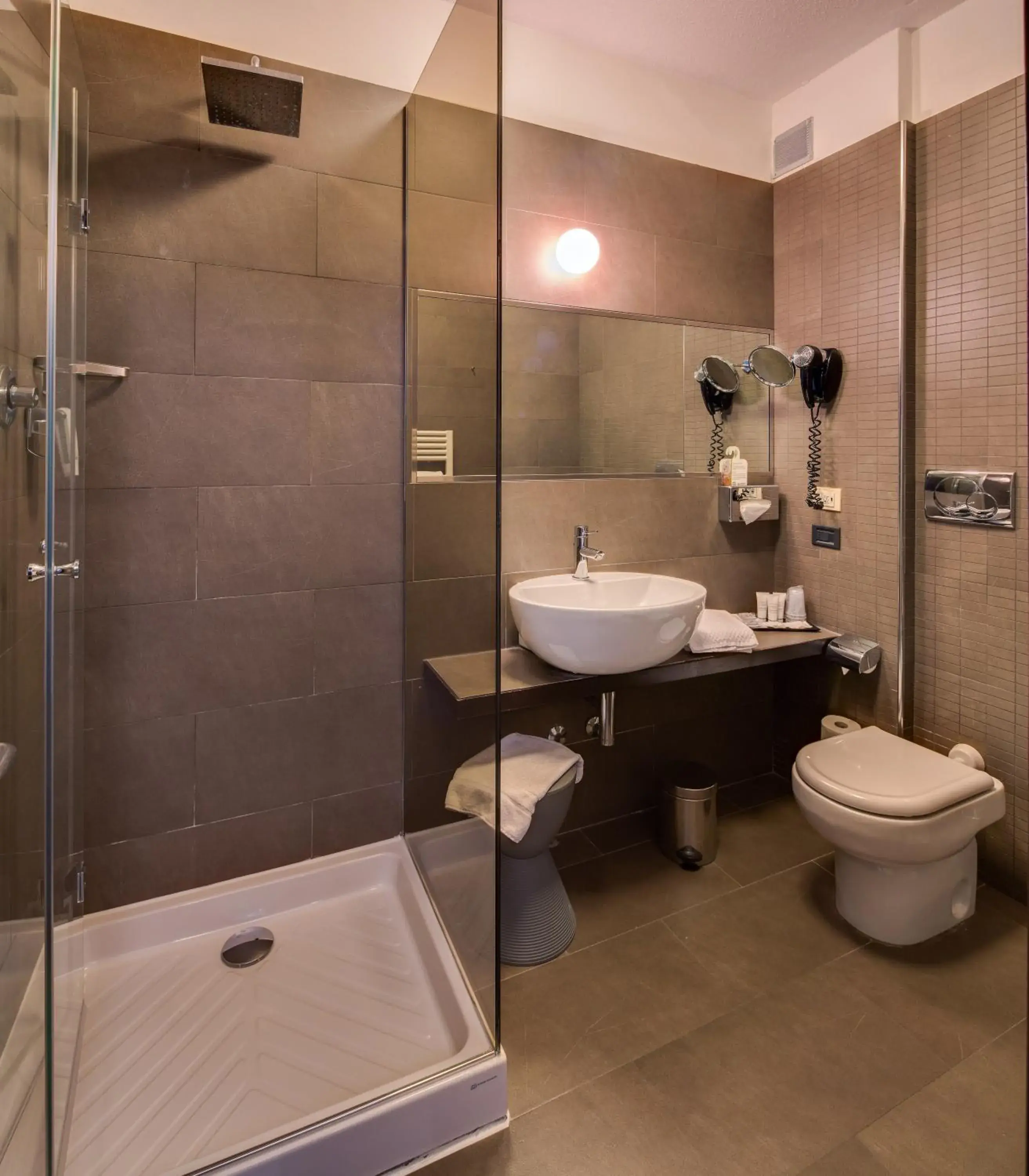 Bathroom in Best Western Plus Hotel Farnese