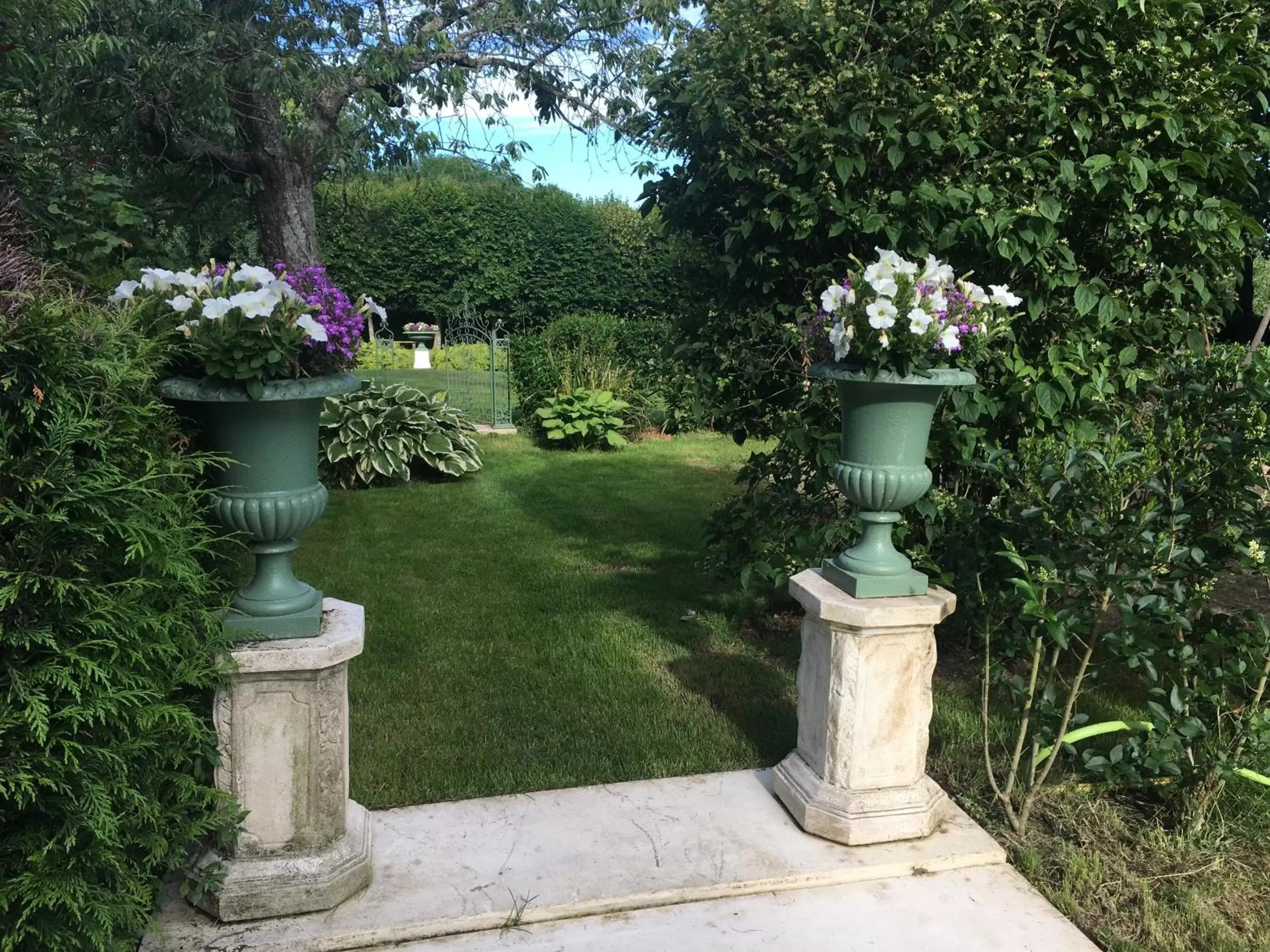 Property building, Garden in Le Manoir de Maucartier