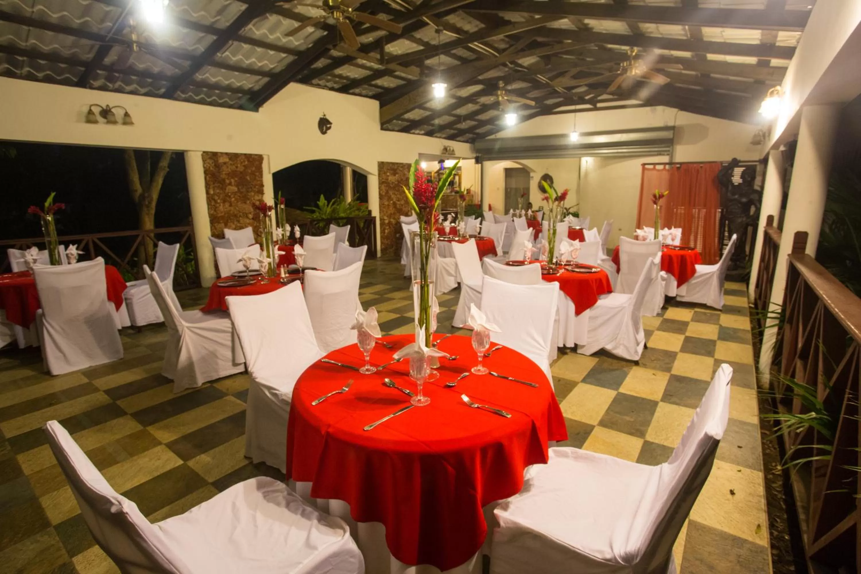Restaurant/places to eat in Auberge Villa Cana