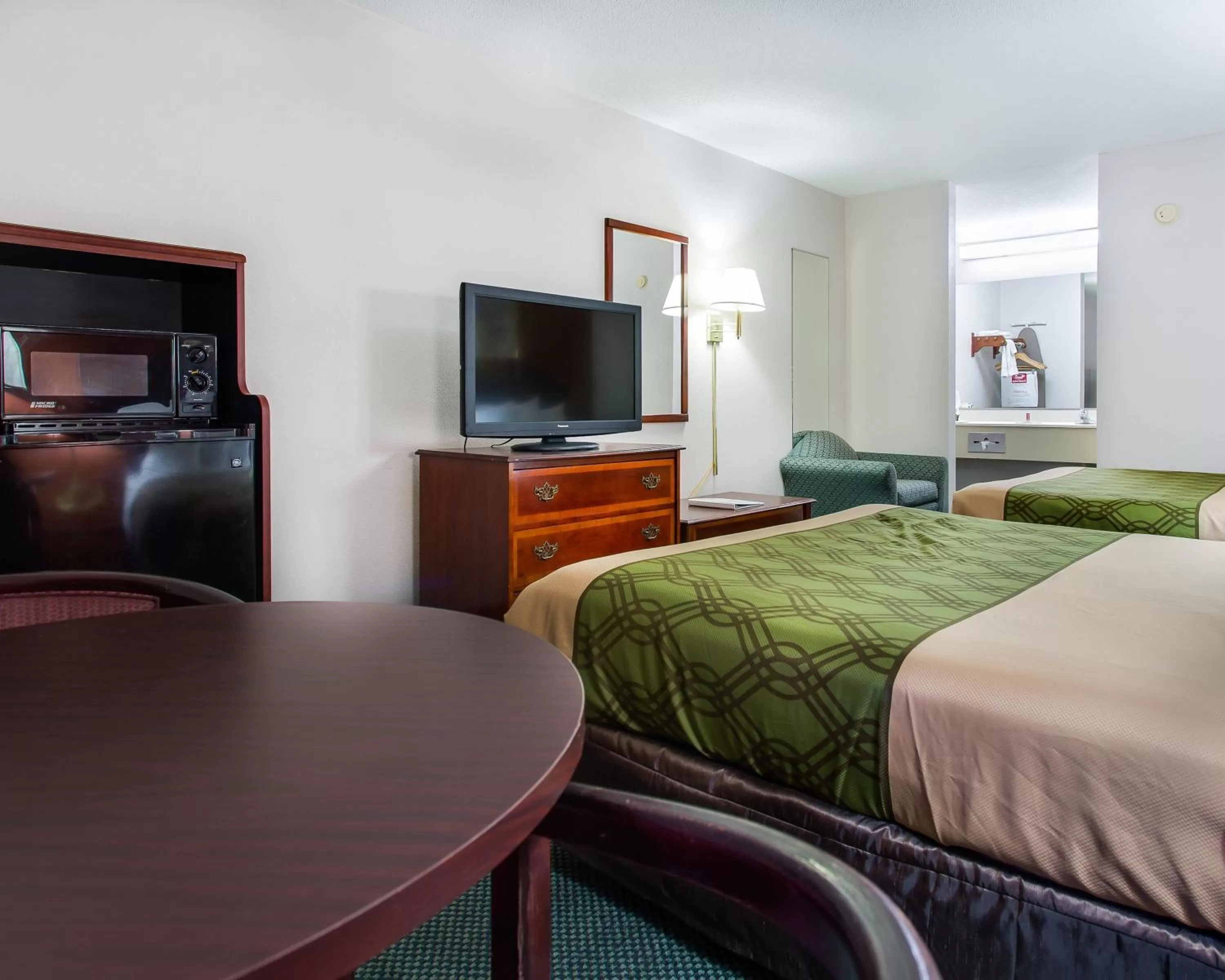 Queen Room - Non-Smoking in Econo Lodge Garner - Raleigh