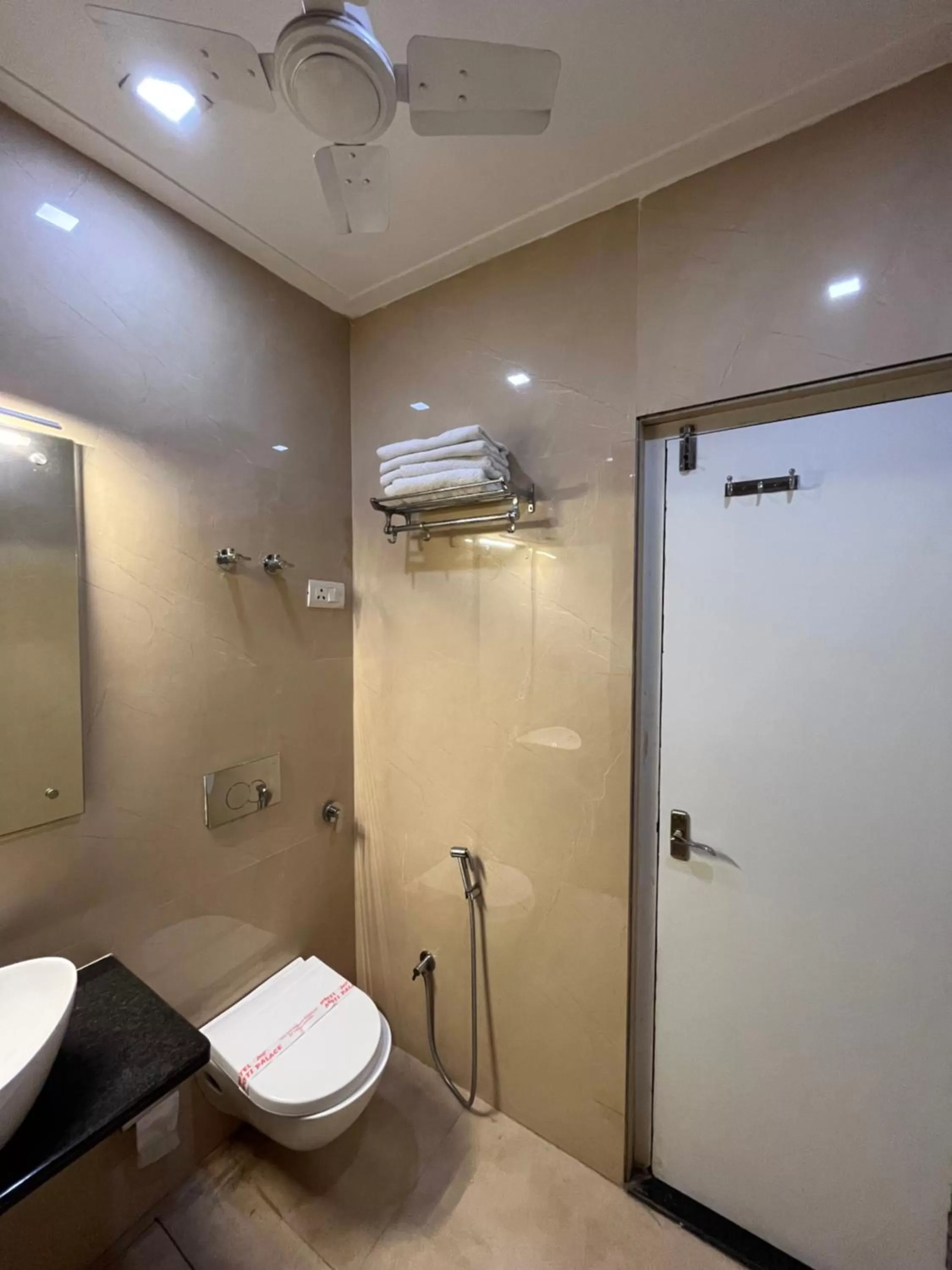 Bathroom in Hotel Moti Palace