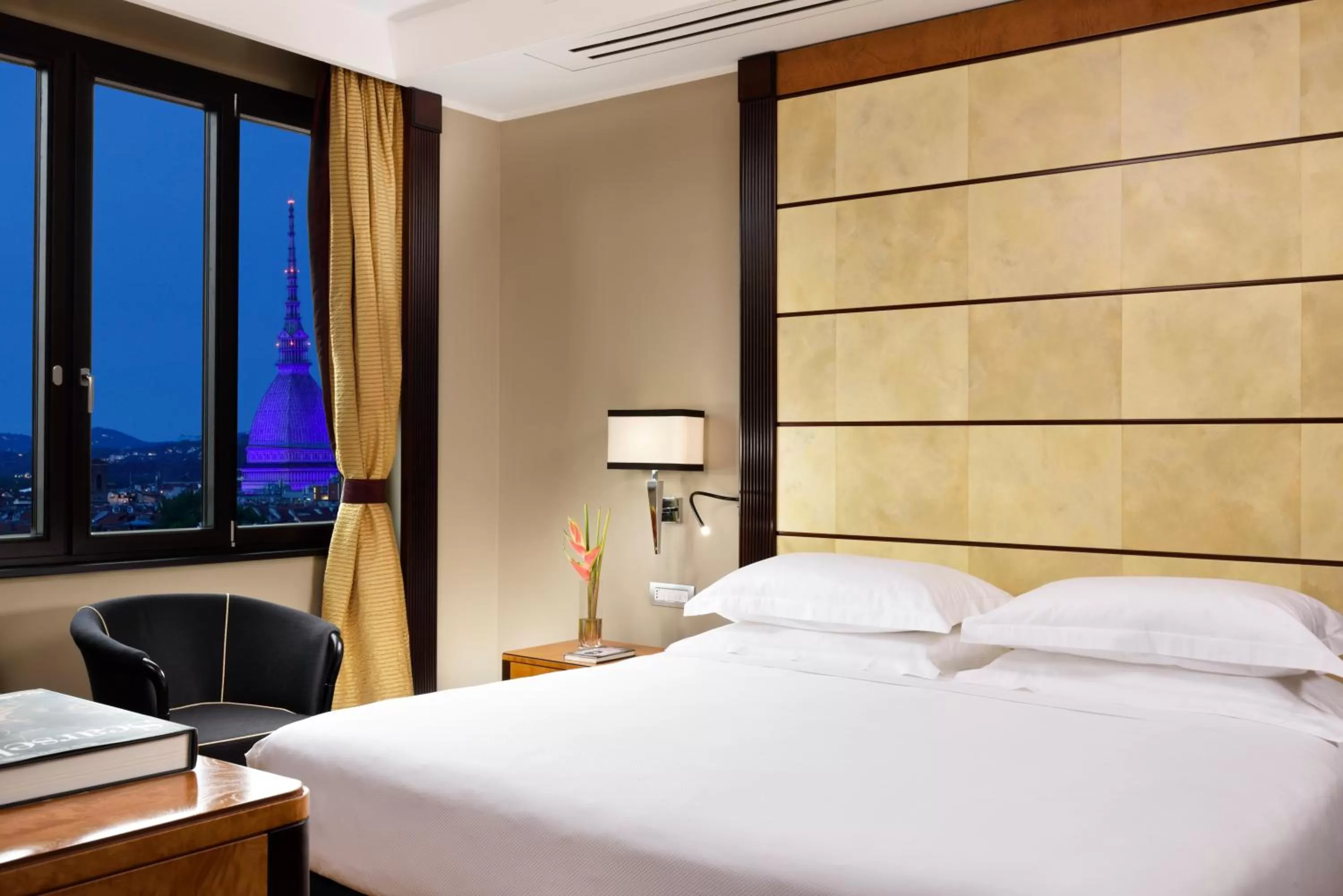 Junior Suite with City View in Principi di Piemonte | UNA Esperienze