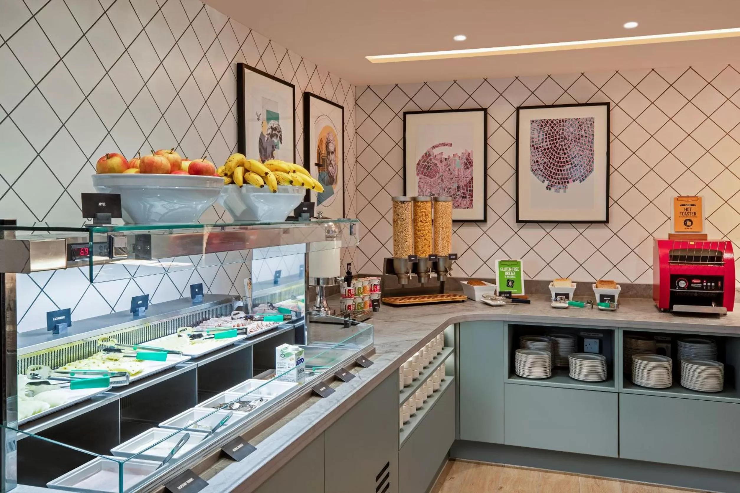 Restaurant/places to eat in Hampton By Hilton Bath City