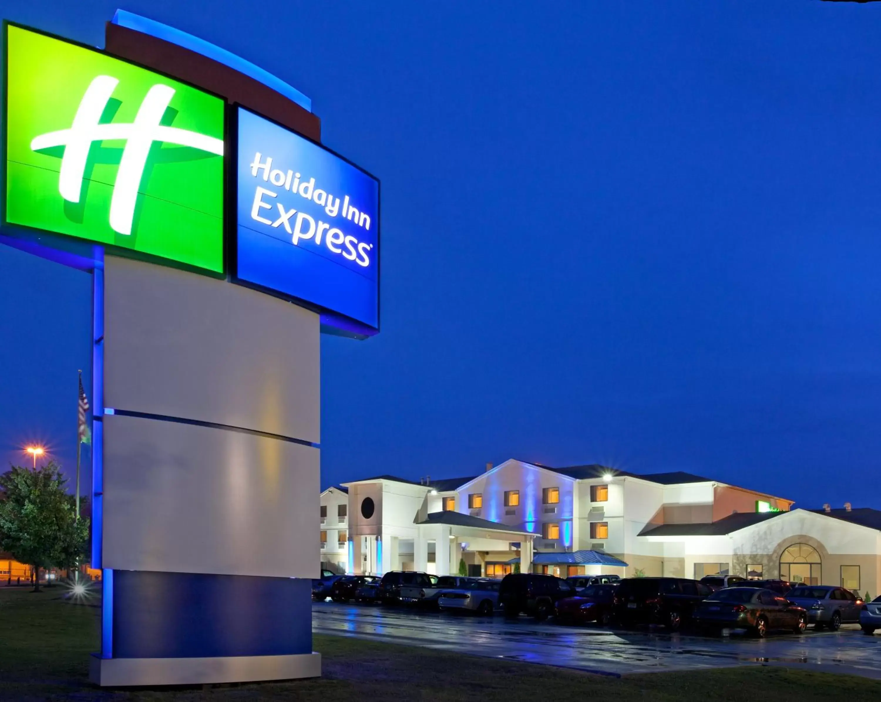 Property Building in Holiday Inn Express Hotel Pittsburgh-North/Harmarville, an IHG Hotel