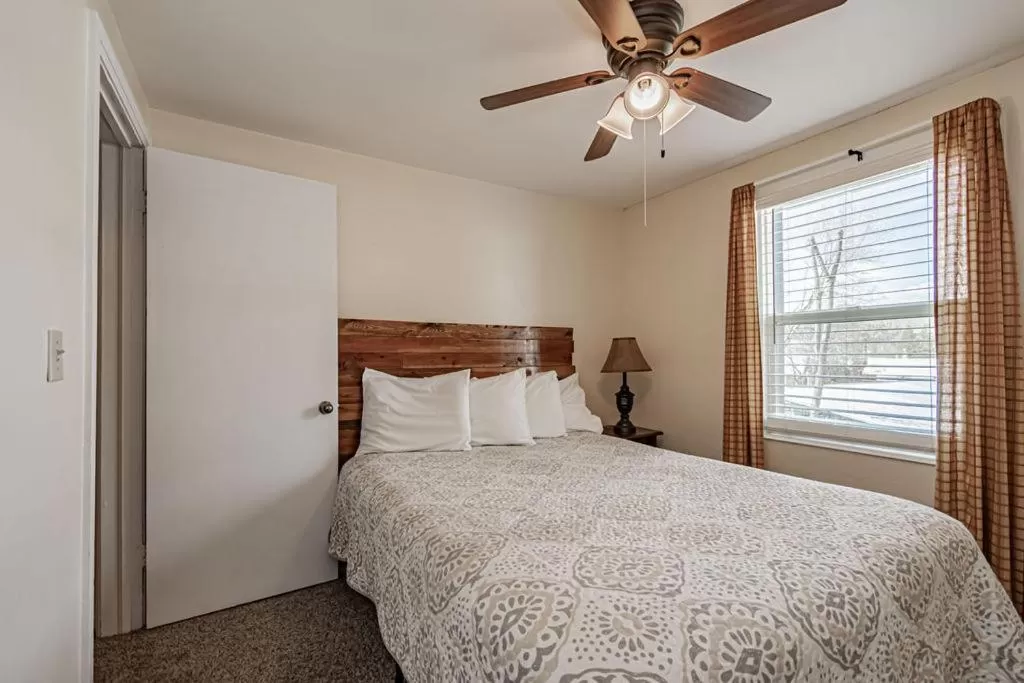 Bedroom, Bed in Suites of Lava Hot Springs