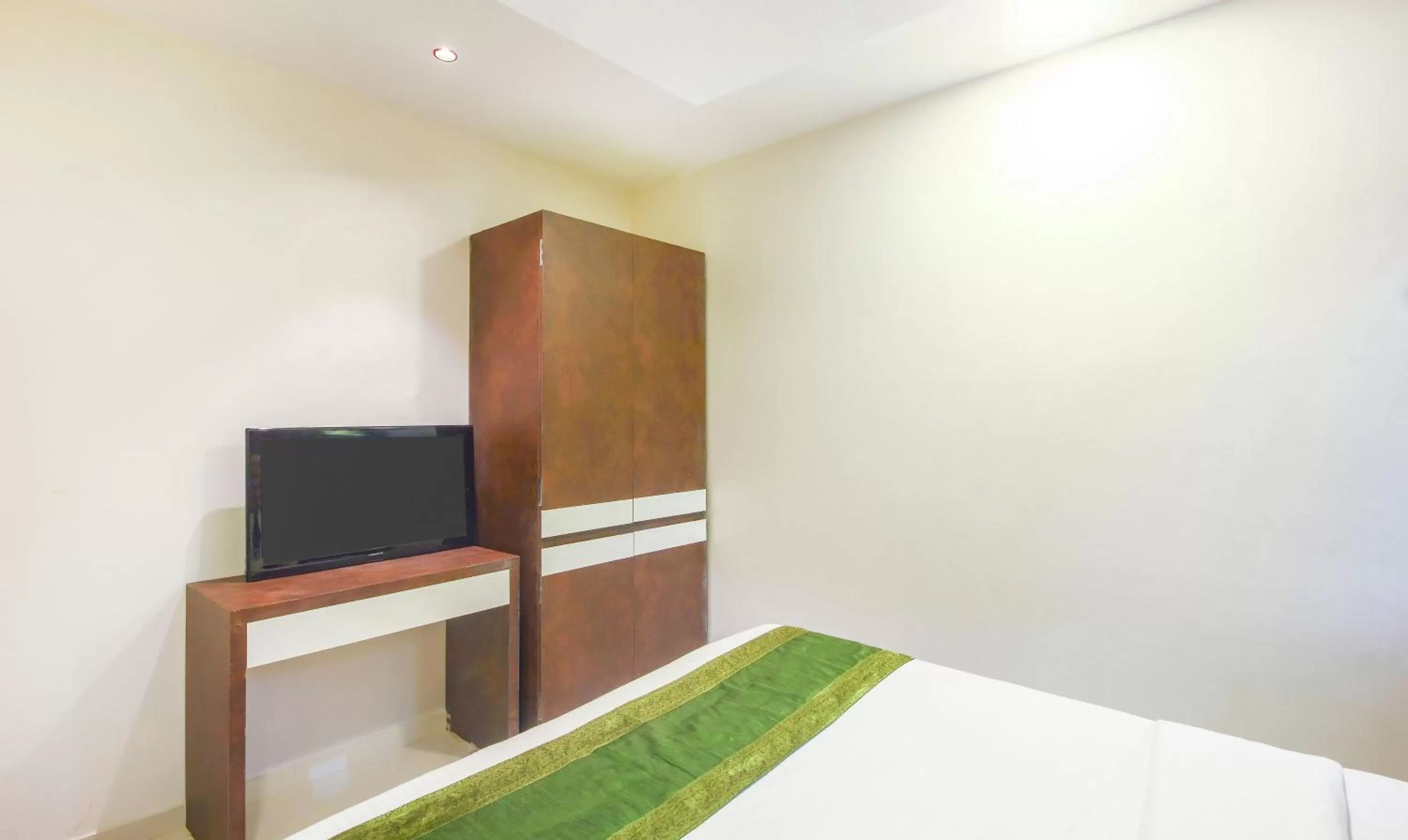 Bedroom, Bed in Treebo Blue Moon Powai