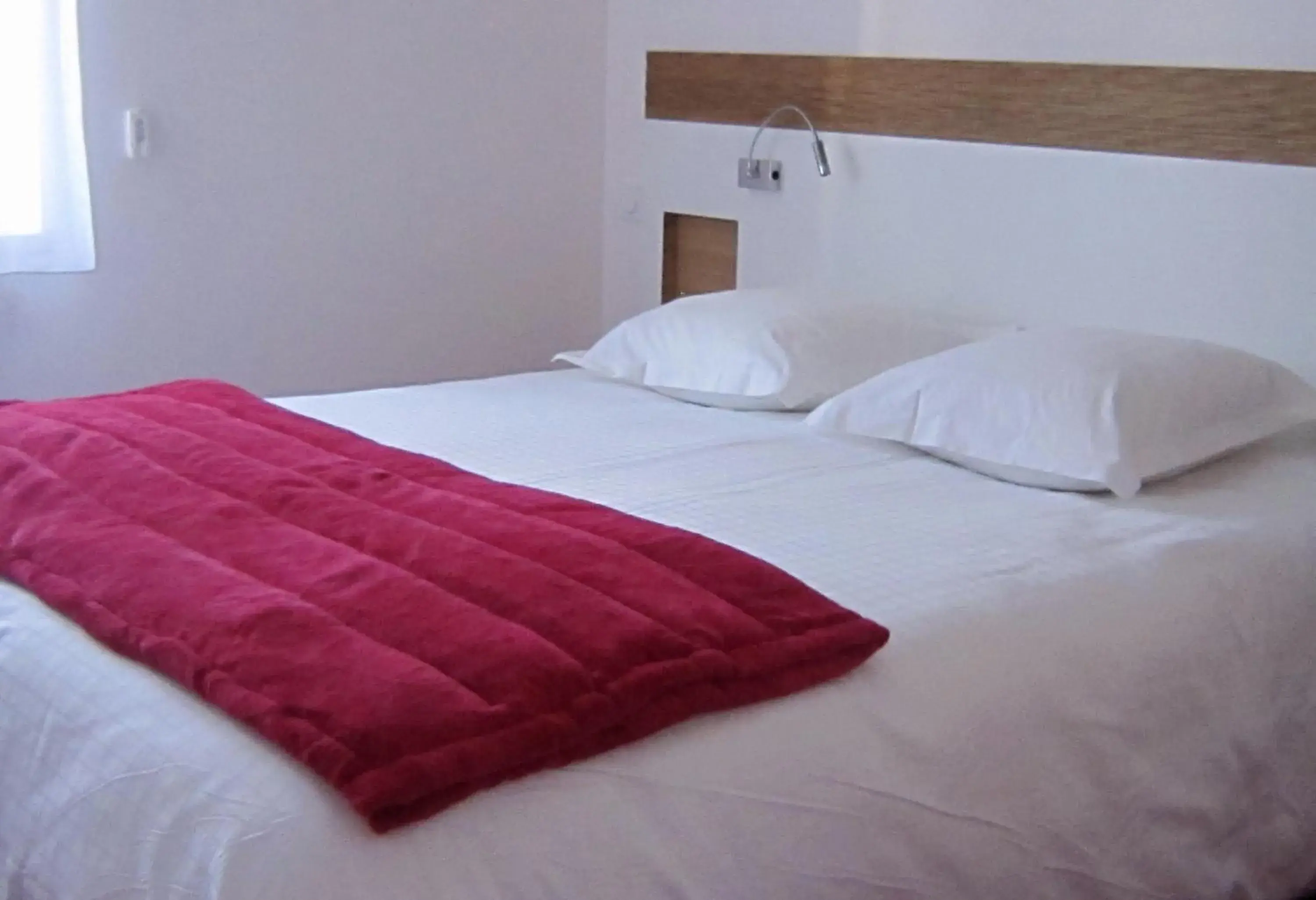 Bed in Hotel de Perros, The Originals Boutique (Inter-Hotel)