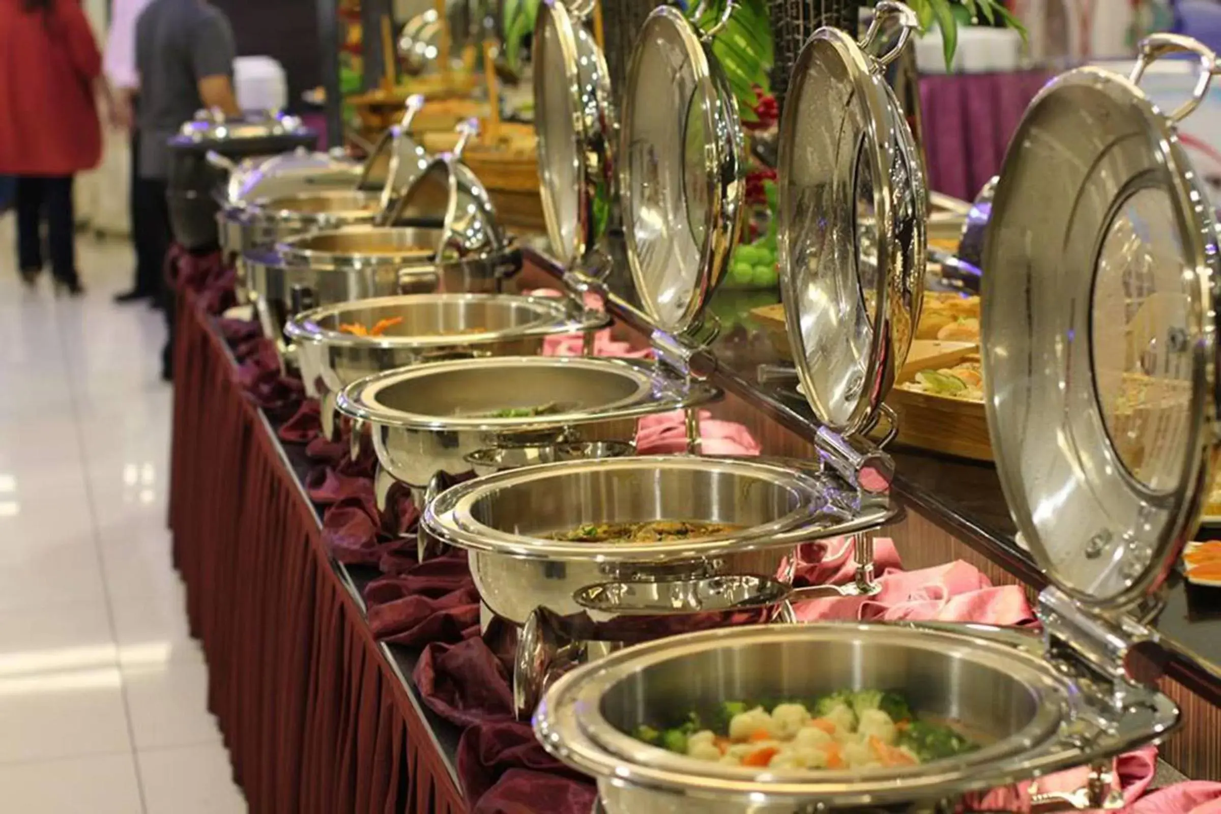 Buffet breakfast in Badi'ah Hotel