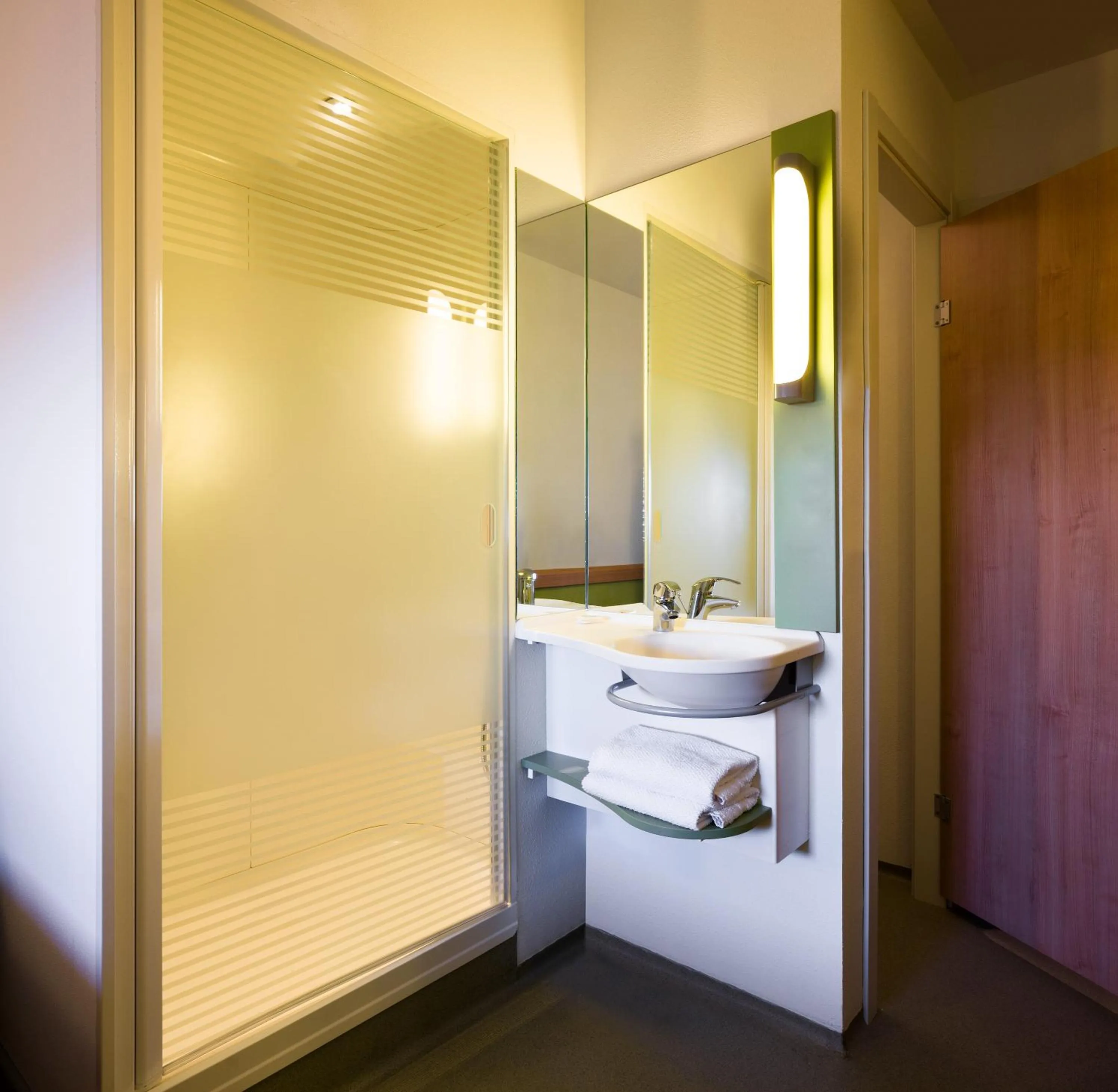 Bathroom in Ibis Budget Madrid Centro Las Ventas