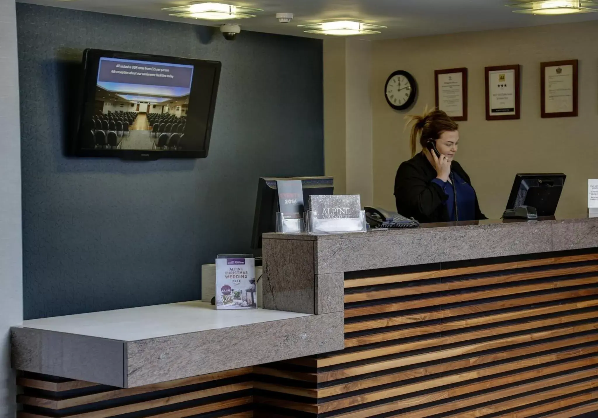 Property building, Lobby/Reception in Holiday Inn - Manchester - Oldham, an IHG Hotel