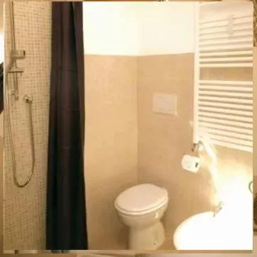 Bathroom in Finale Ligure Gorra B&B Rosa di Mare vicino al mare lontano dal caos! ;)