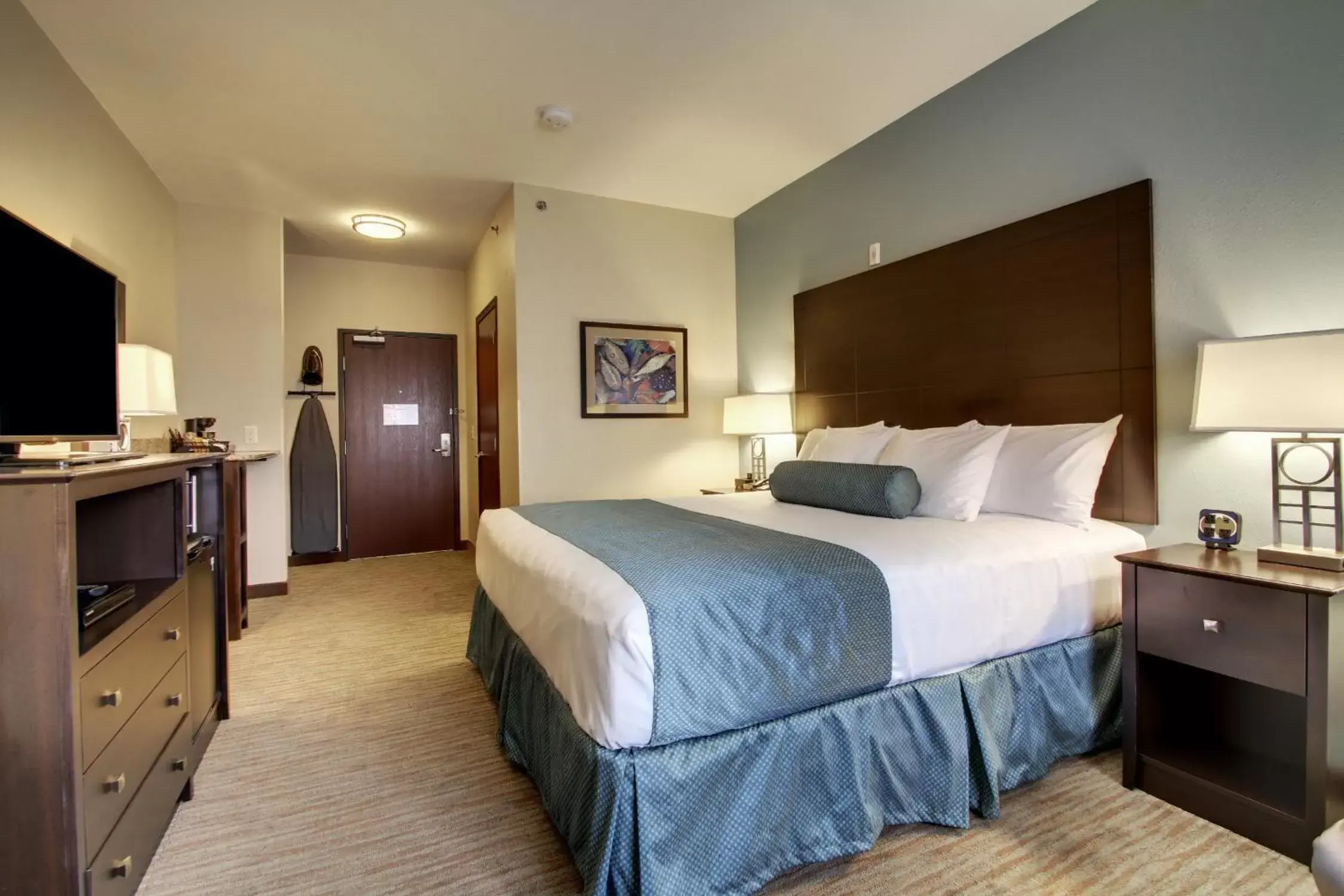 Bed in Cobblestone Inn & Suites - Fort Dodge