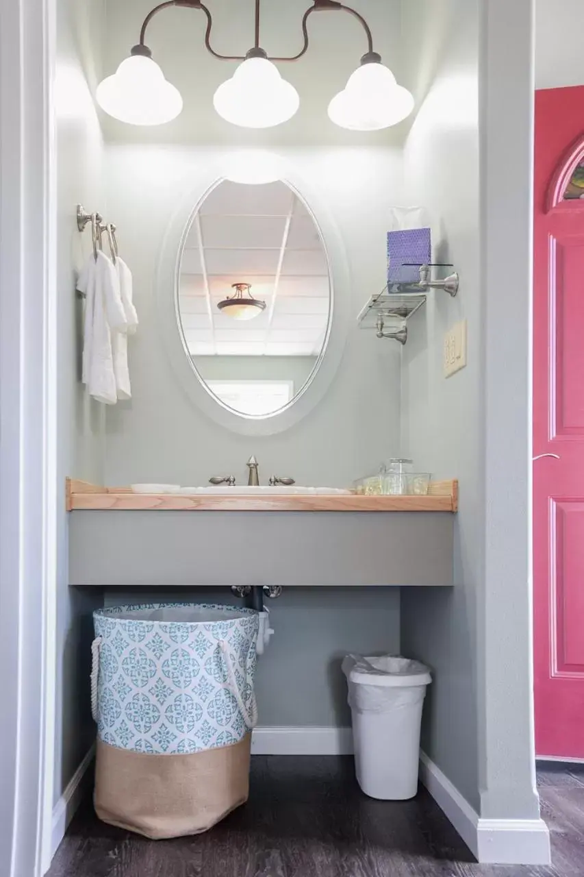 Bathroom in Trailhead Lodging