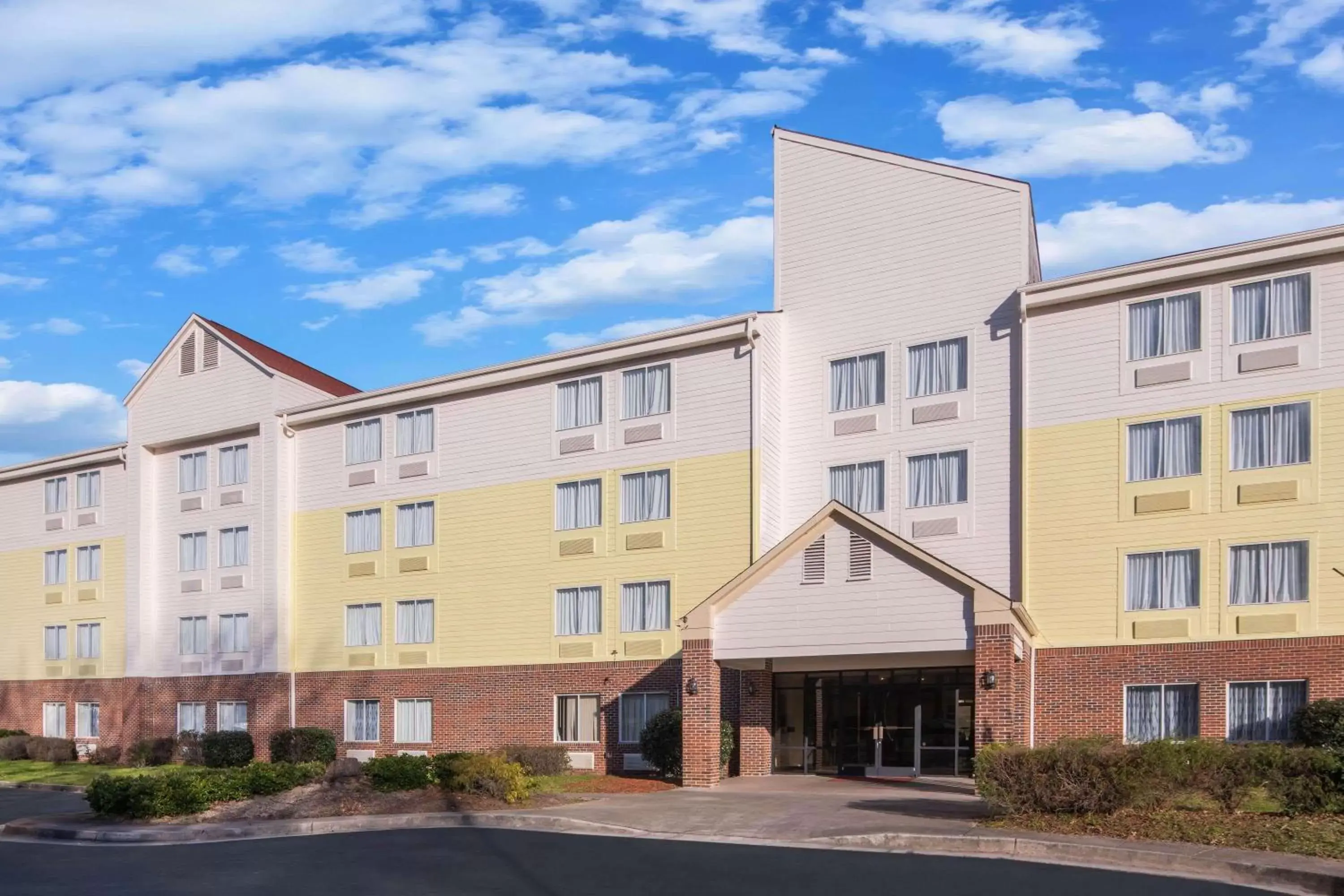 Property building in Days Inn by Wyndham Macon I-75 North Property building in Days Inn by Wyndham Macon I-75 North