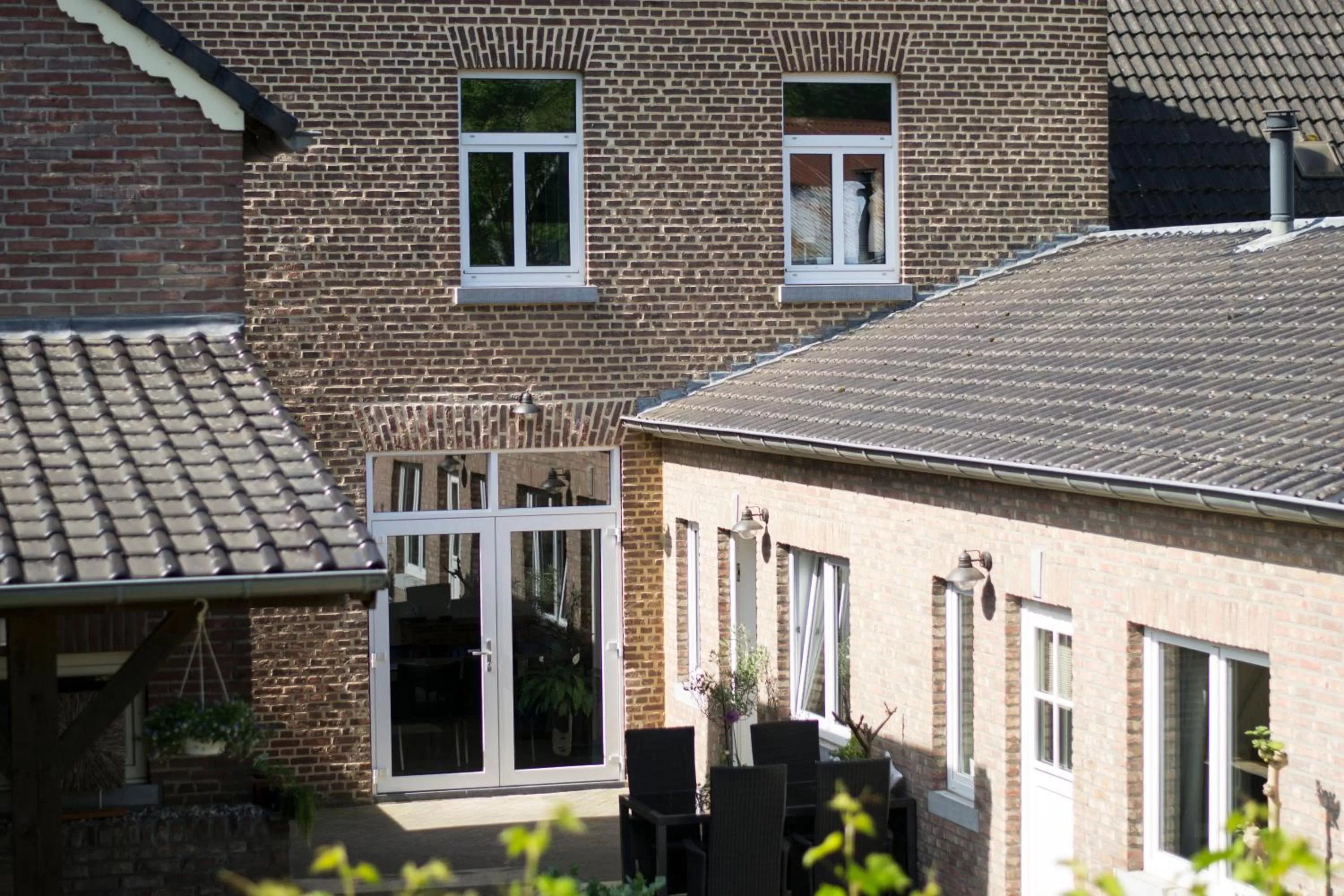 Property building in Huize Mesch