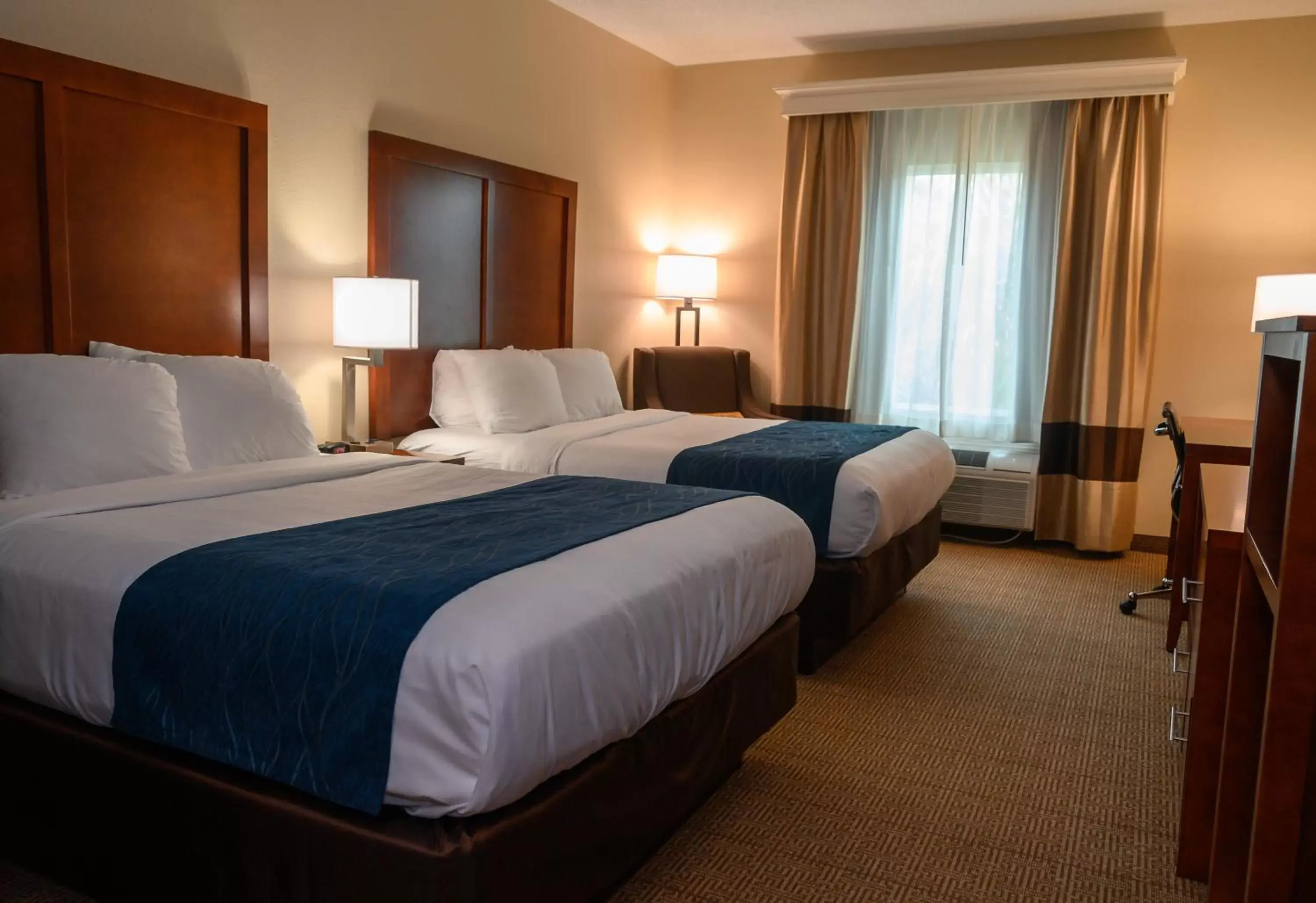 Superior Queen Room with Two Queen Beds and Tub - Non-Smoking in Comfort Inn & Suites Patriots Point